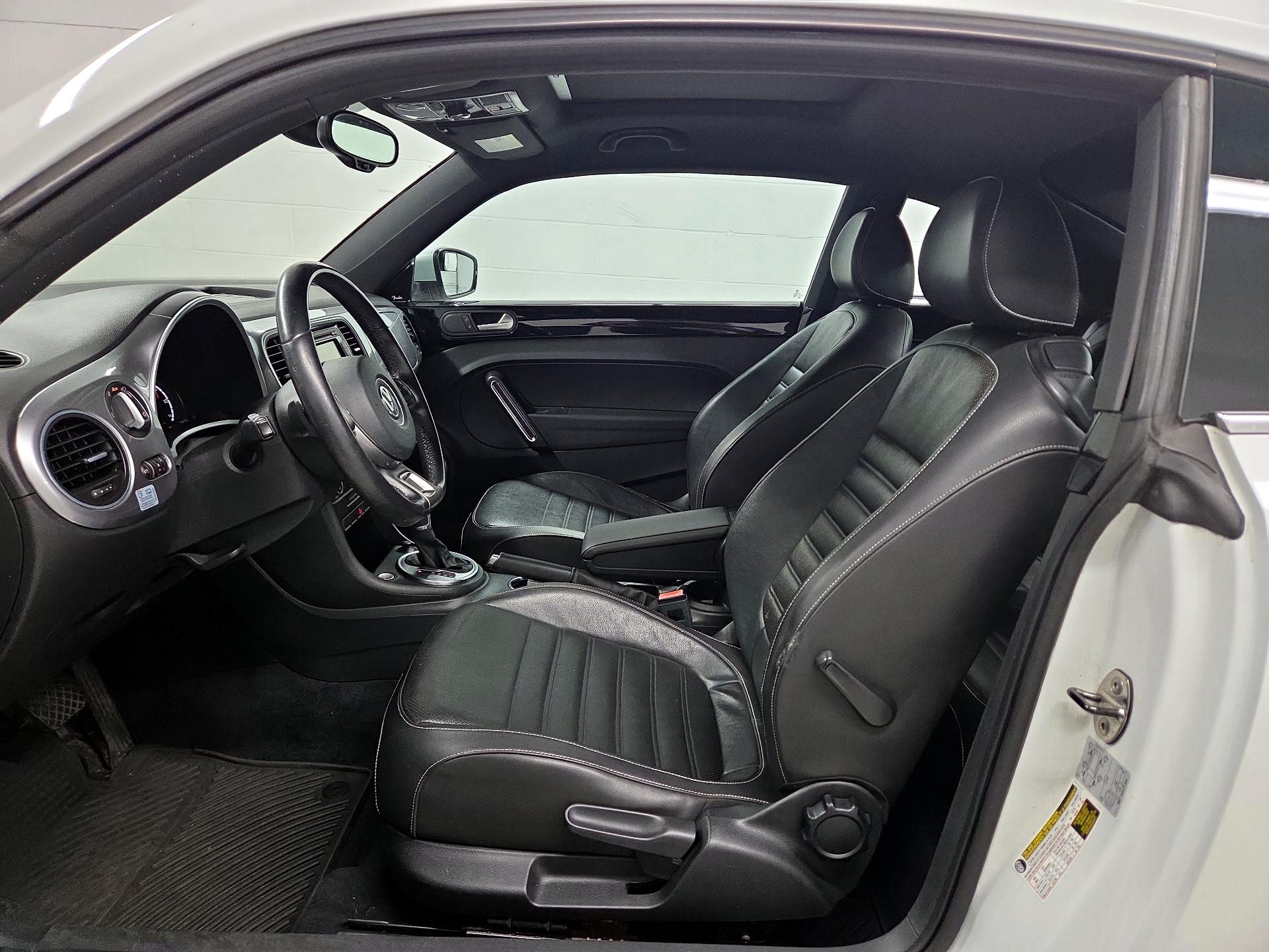 Thumbnail: 2014 Volkswagen Beetle - 11