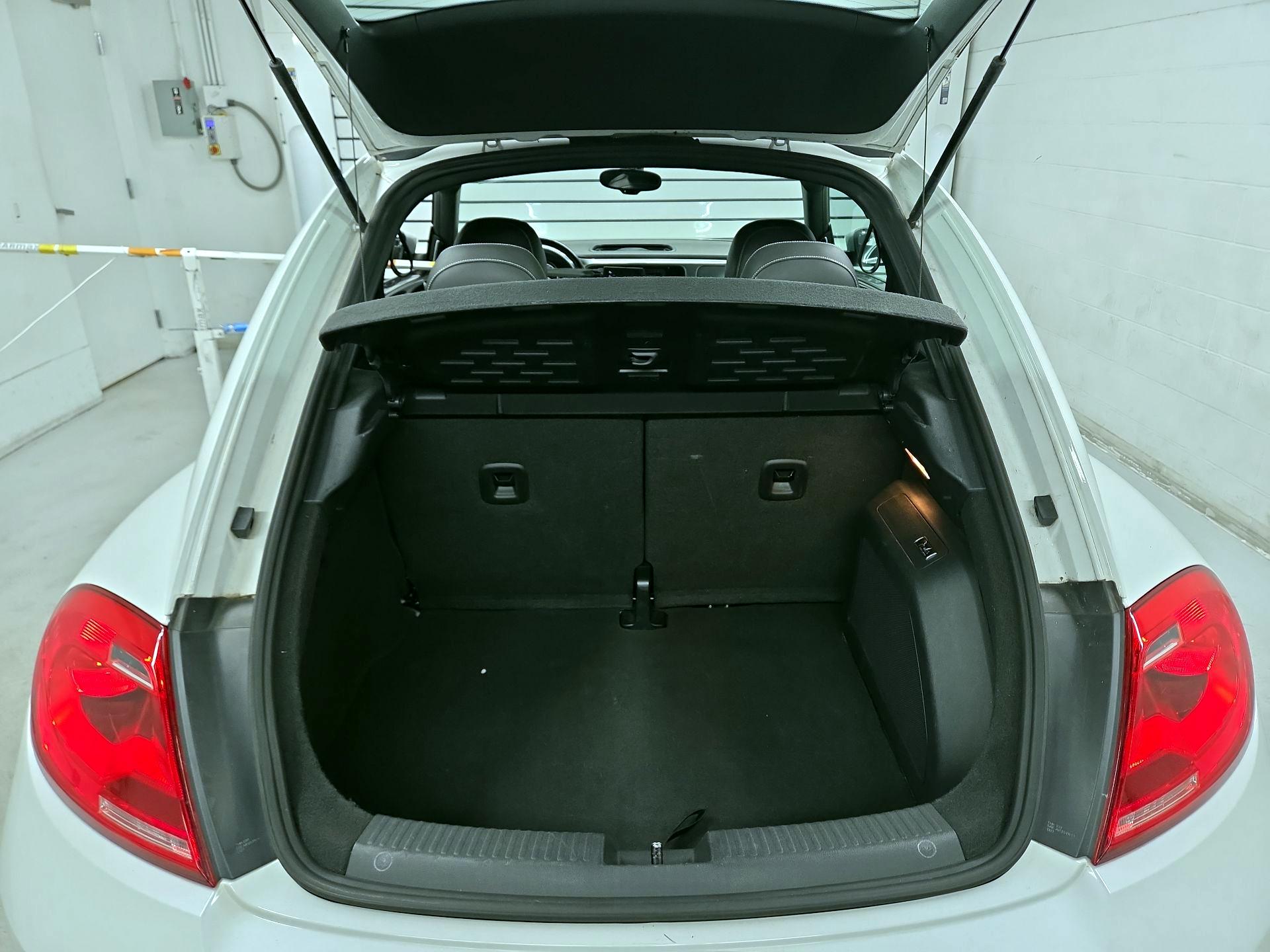 Thumbnail: 2014 Volkswagen Beetle - 16
