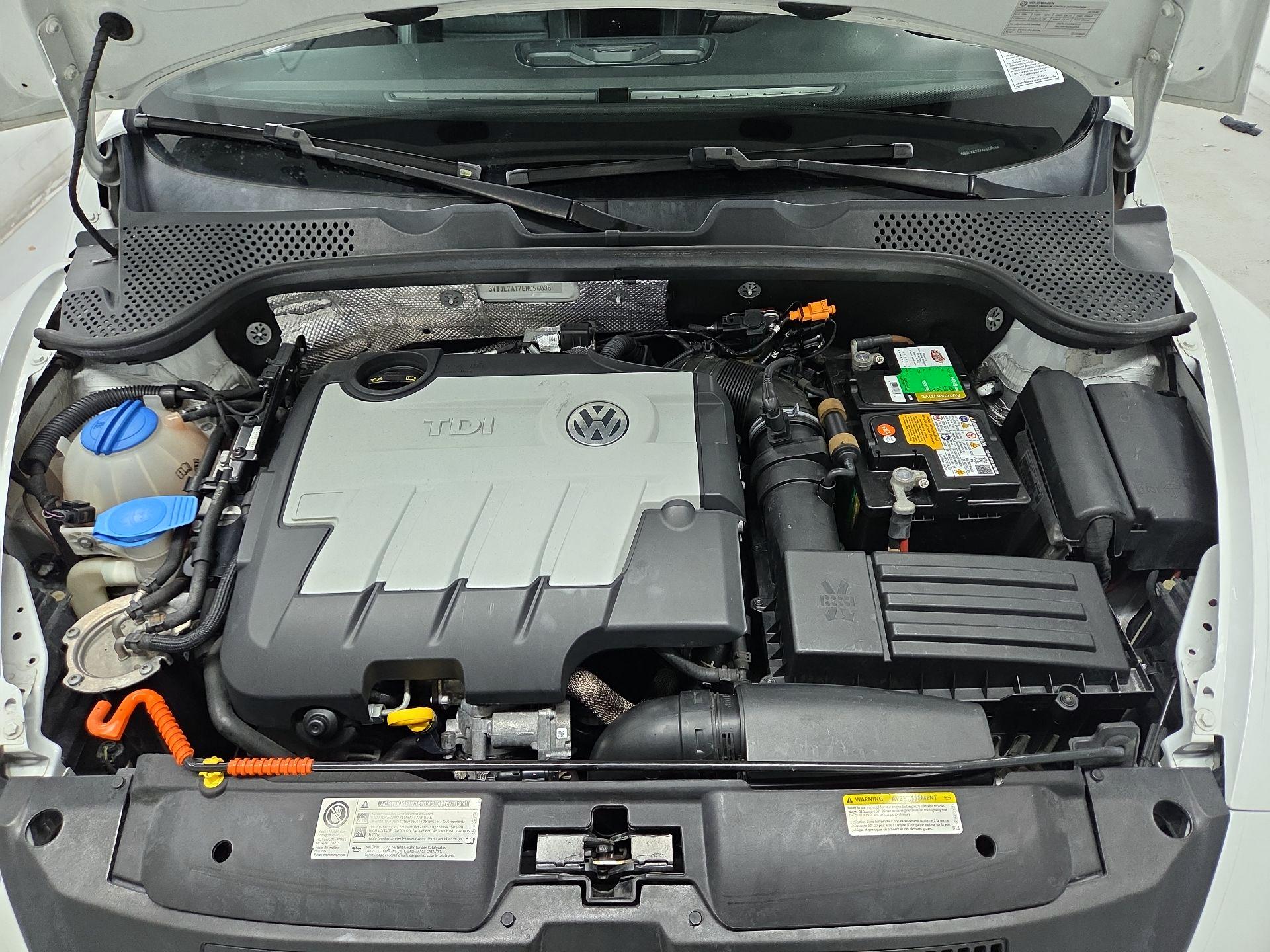 Thumbnail: 2014 Volkswagen Beetle - 17