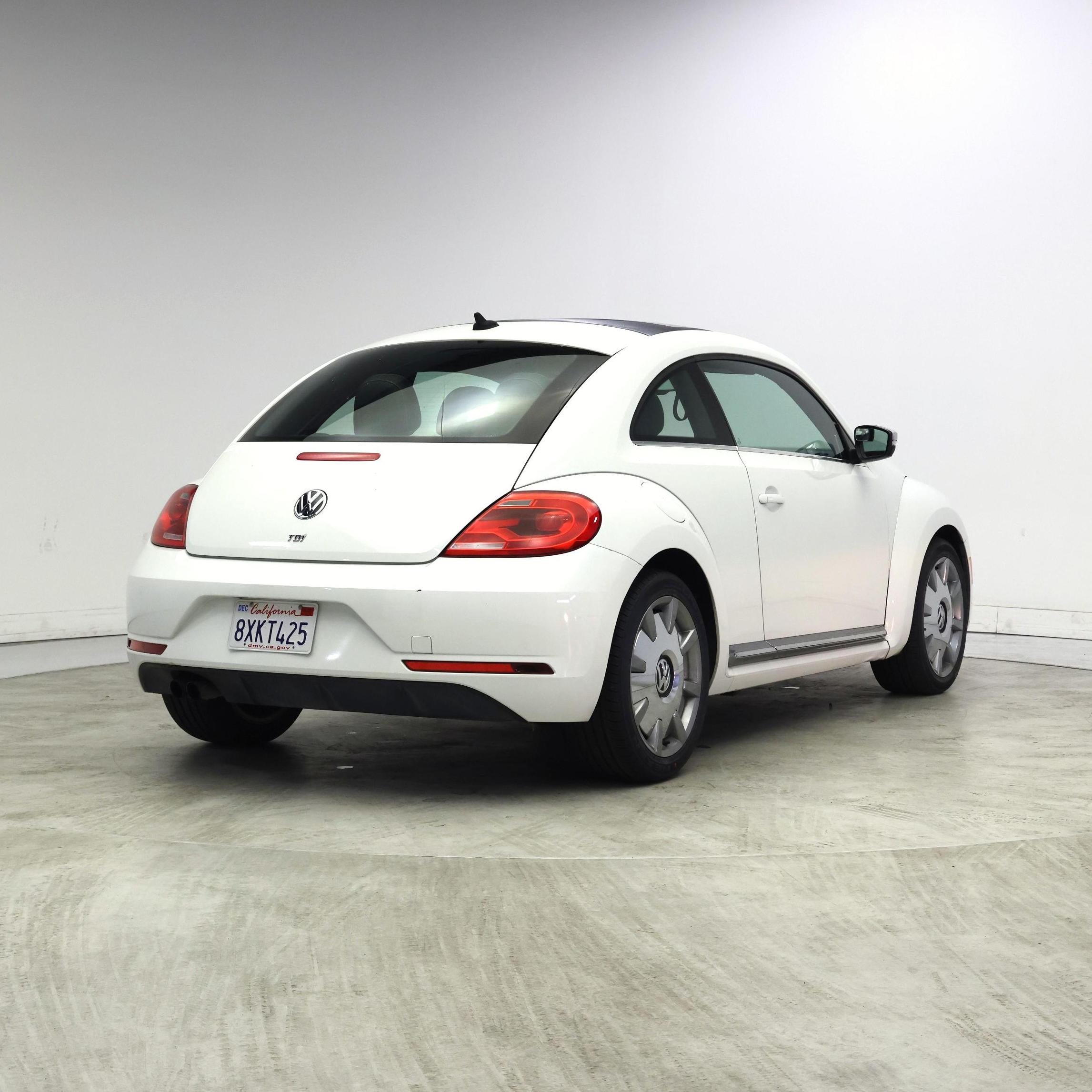 Thumbnail: 2014 Volkswagen Beetle - 8