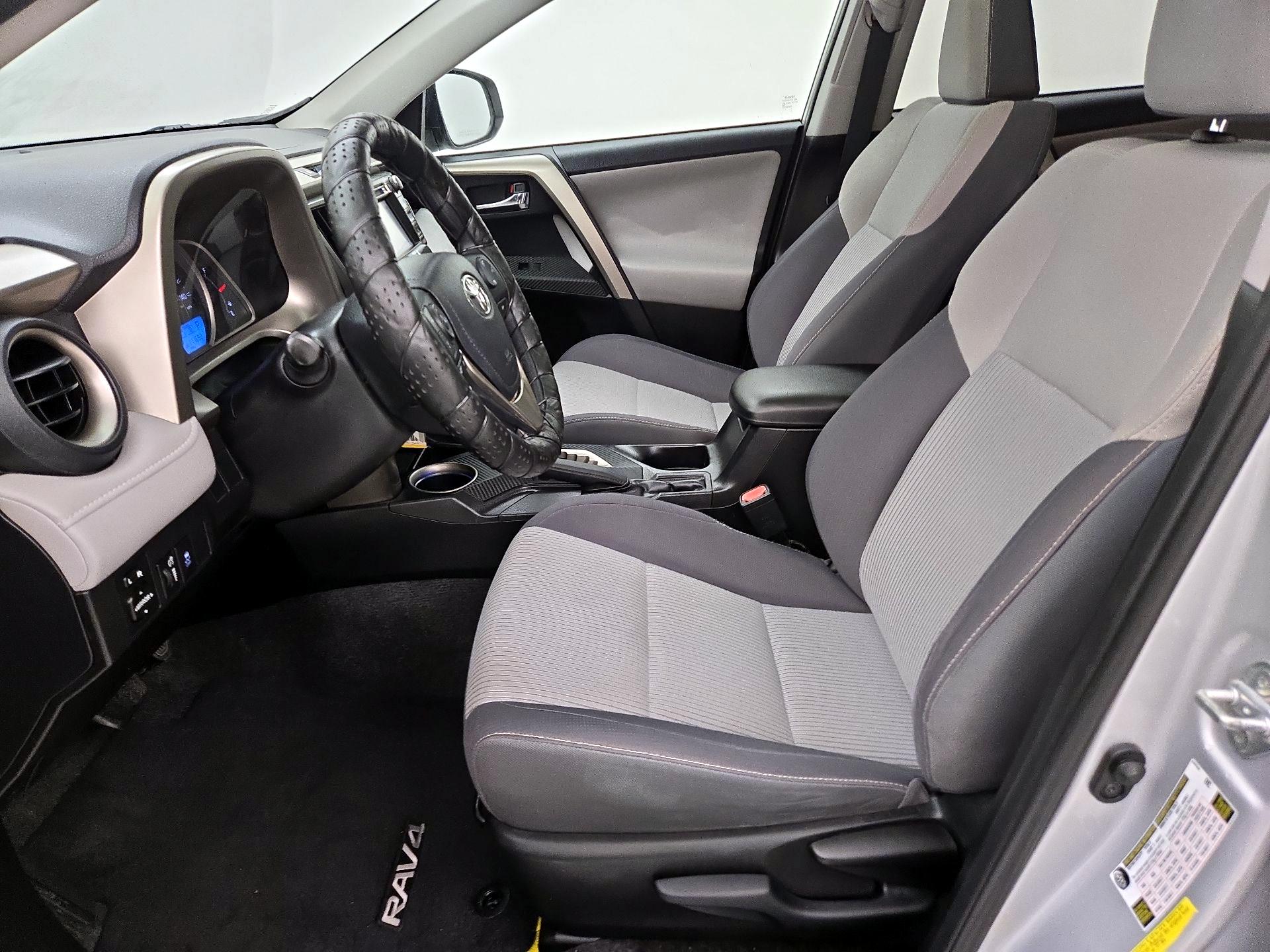 Thumbnail: 2015 Toyota RAV4 - 11