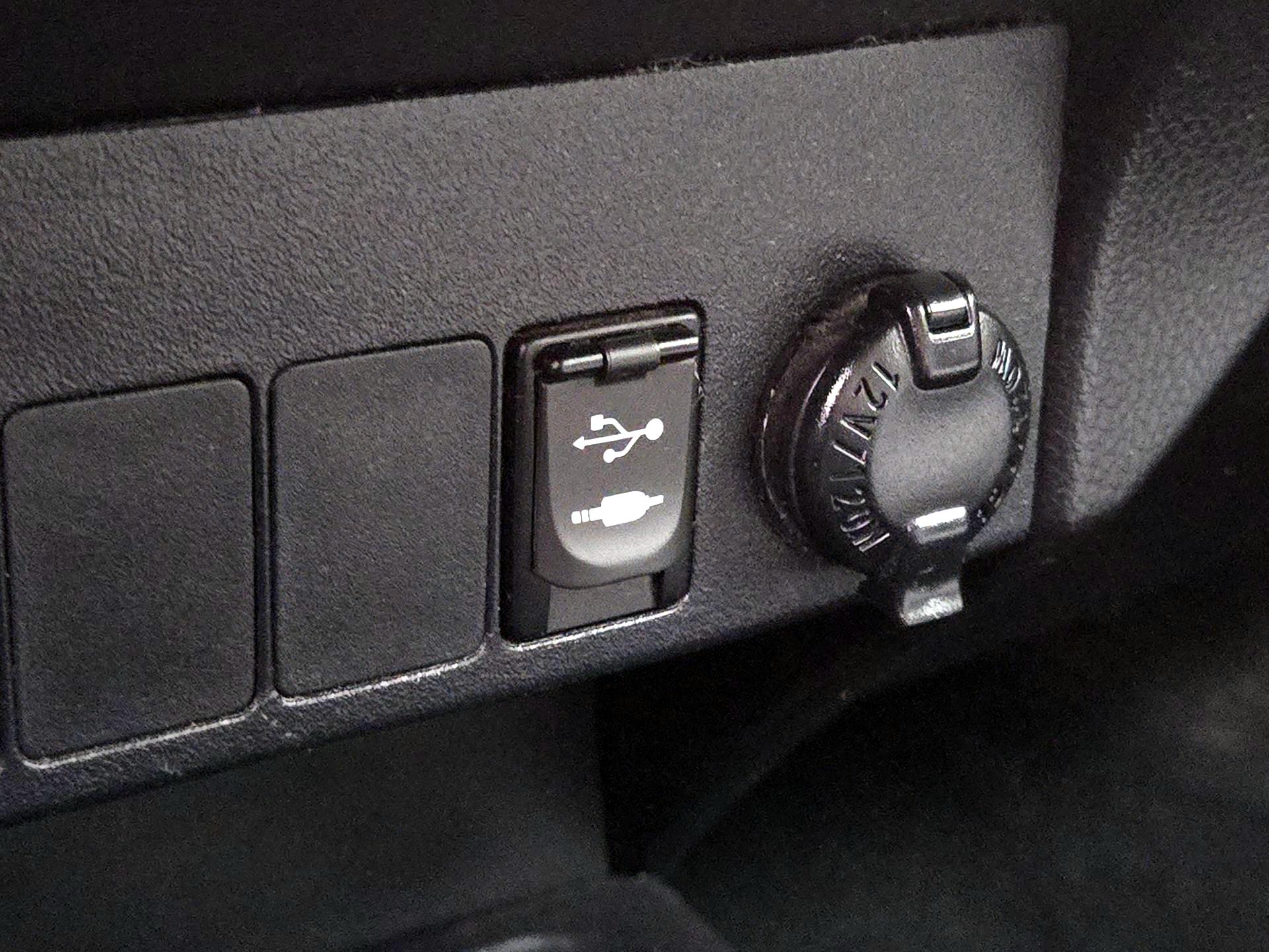 Thumbnail: 2015 Toyota RAV4 - 18