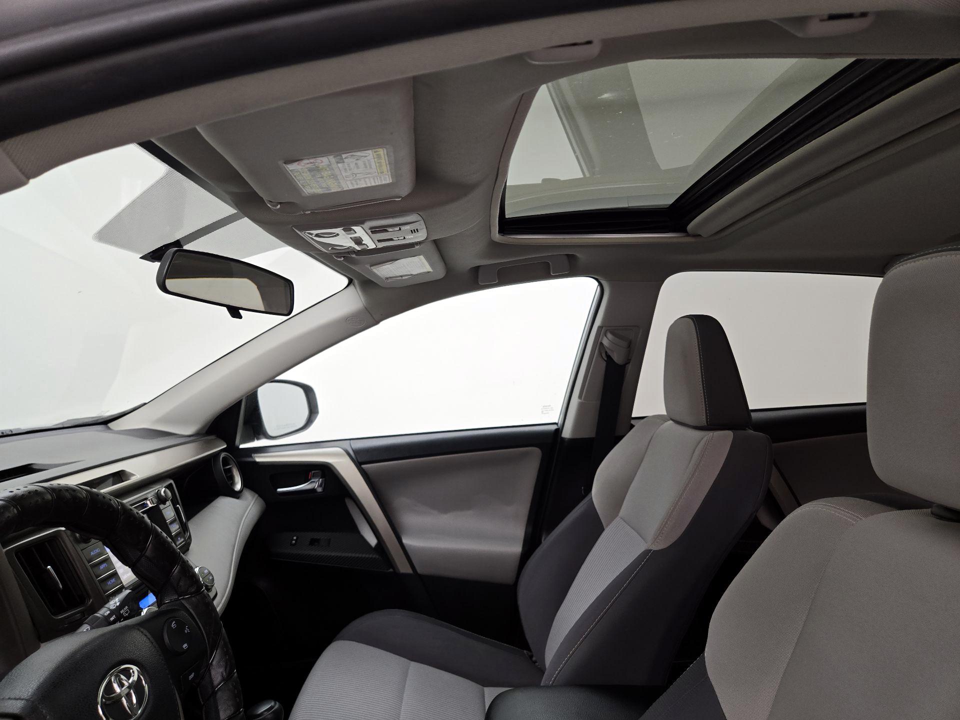 Thumbnail: 2015 Toyota RAV4 - 19
