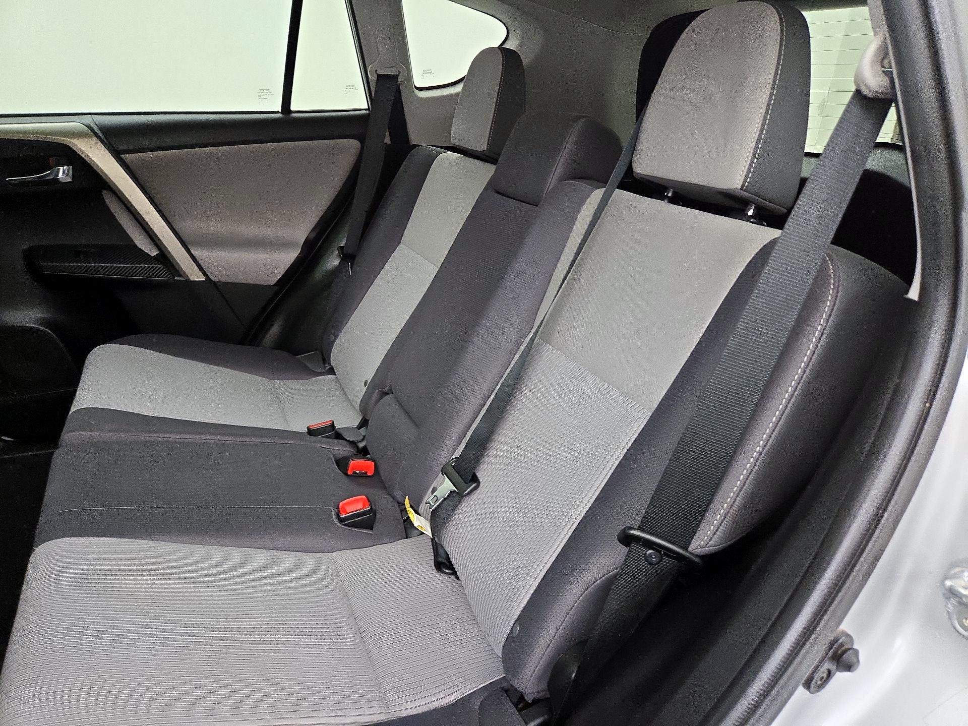 Thumbnail: 2015 Toyota RAV4 - 20
