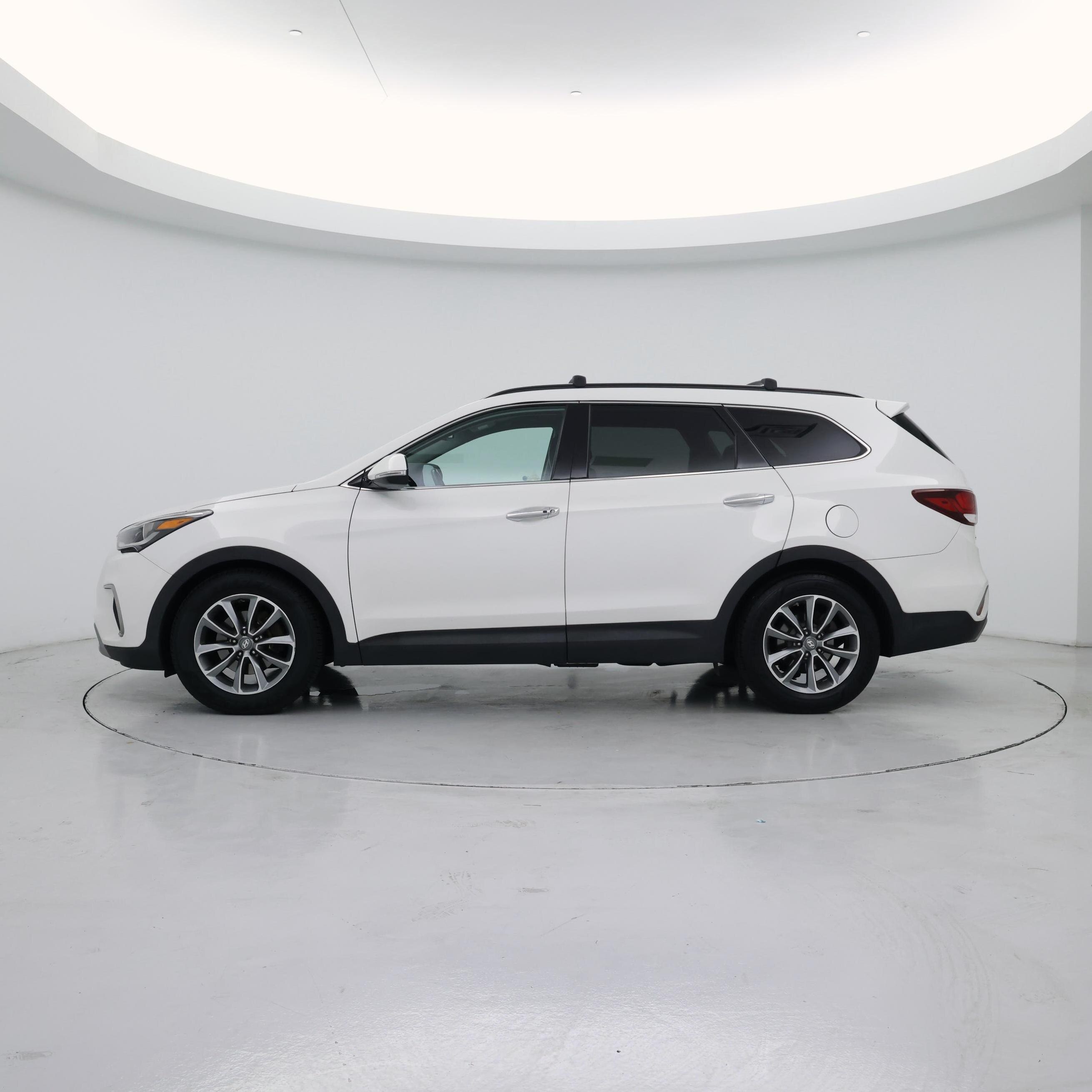 Thumbnail: 2017 Hyundai Santa Fe - 3