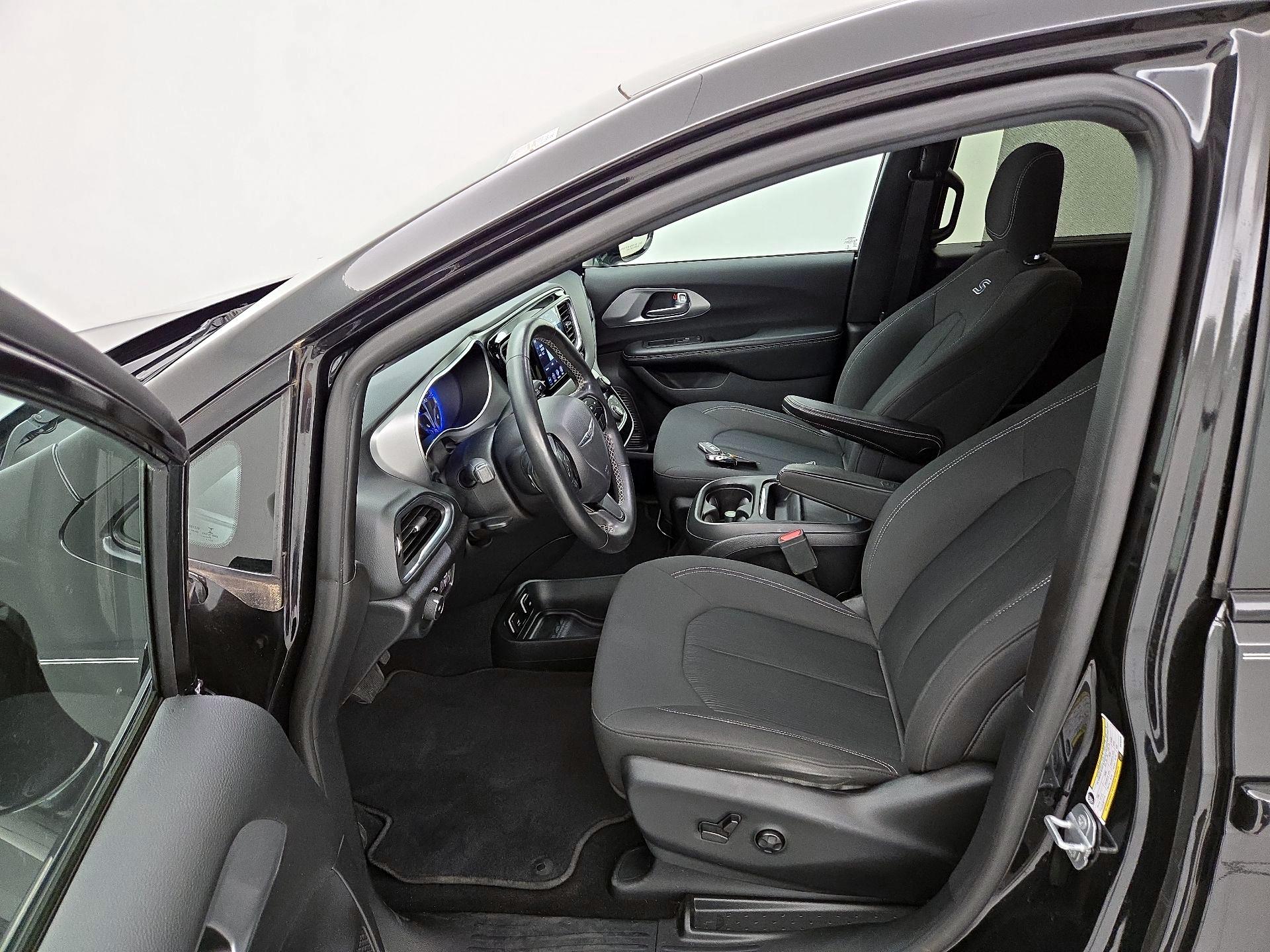 Thumbnail: 2019 Chrysler Pacifica - 11