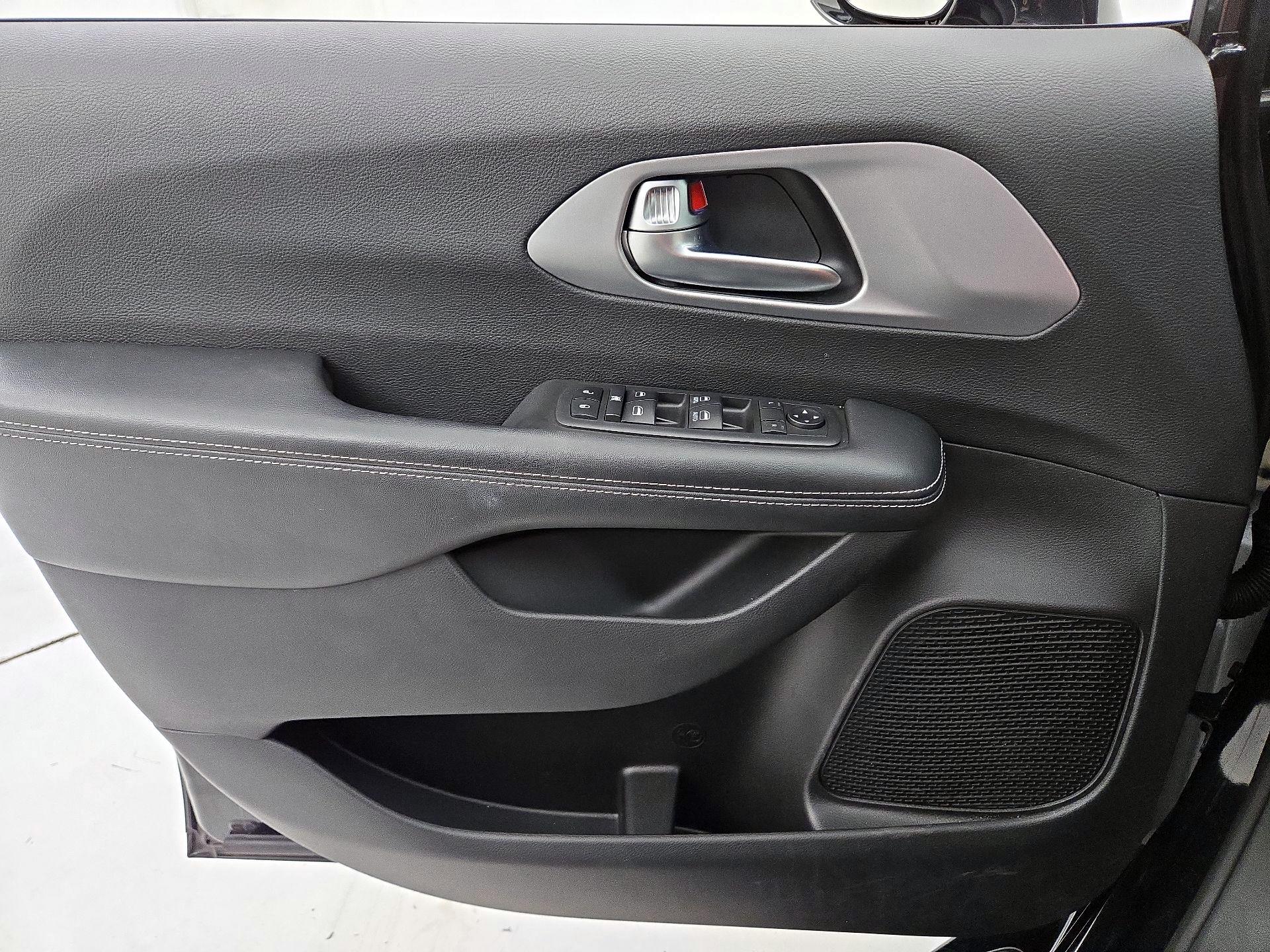 Thumbnail: 2019 Chrysler Pacifica - 12