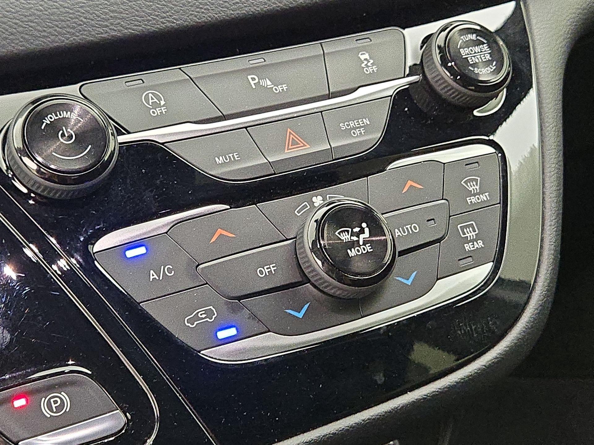 Thumbnail: 2019 Chrysler Pacifica - 17