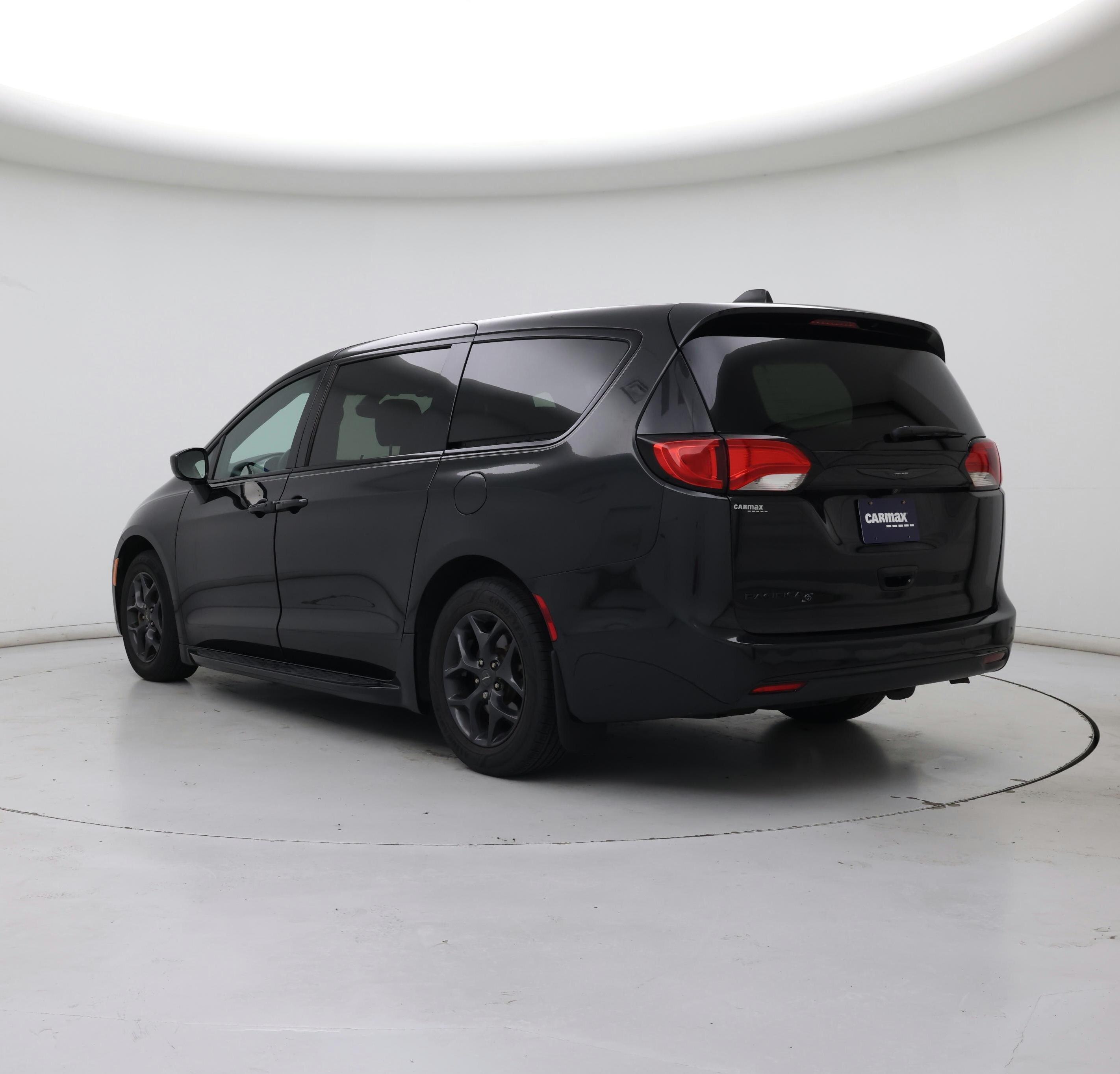 Thumbnail: 2019 Chrysler Pacifica - 2