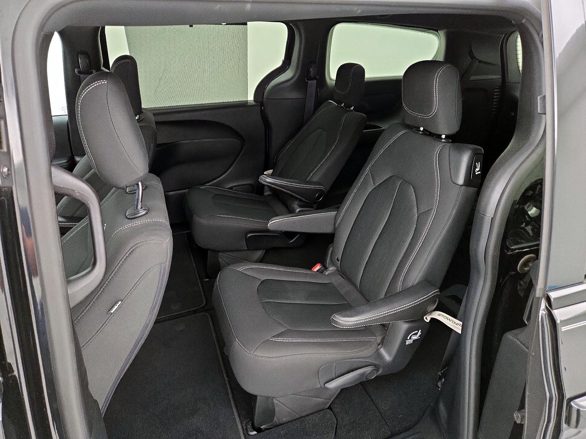 Thumbnail: 2019 Chrysler Pacifica - 20