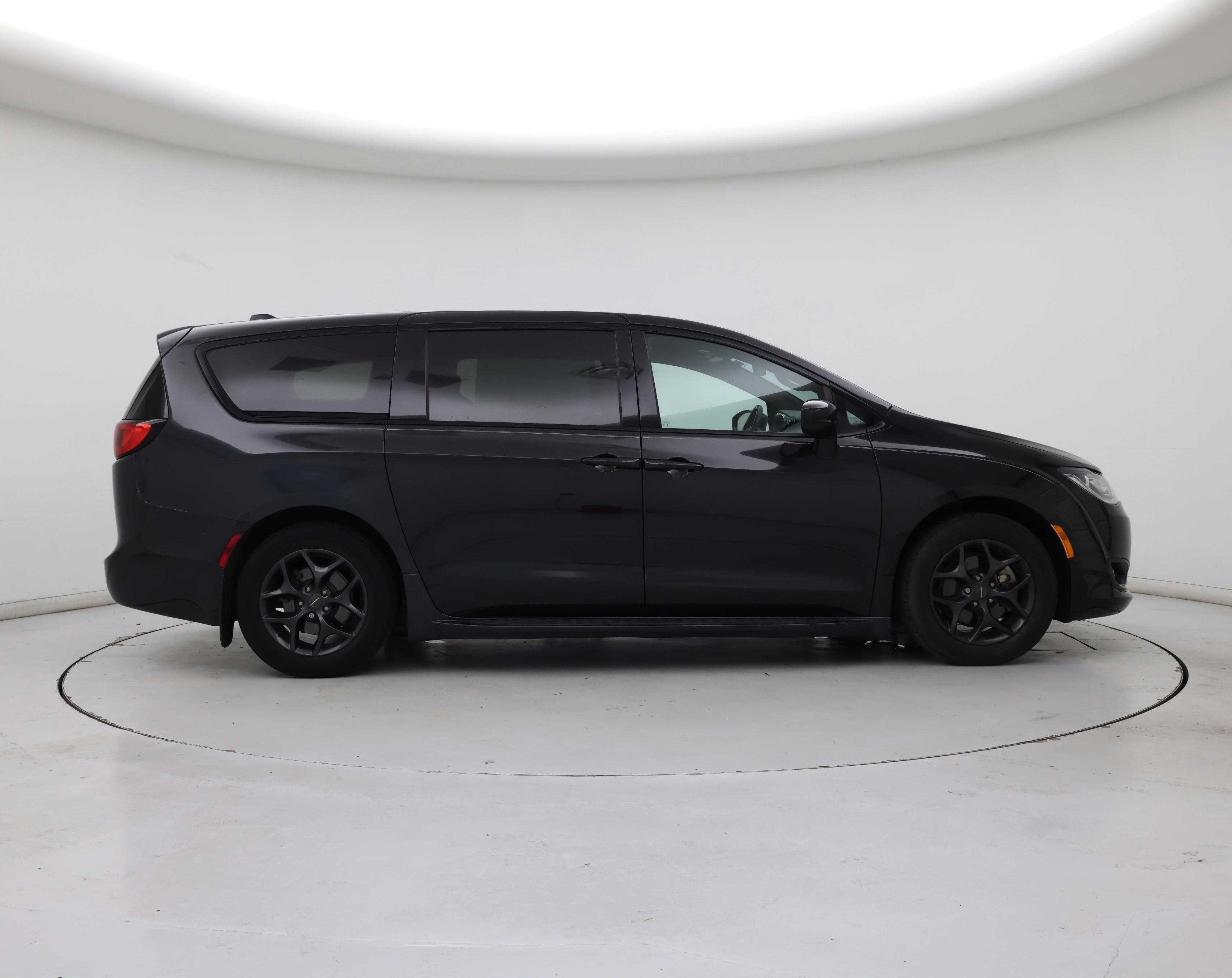 Thumbnail: 2019 Chrysler Pacifica - 7