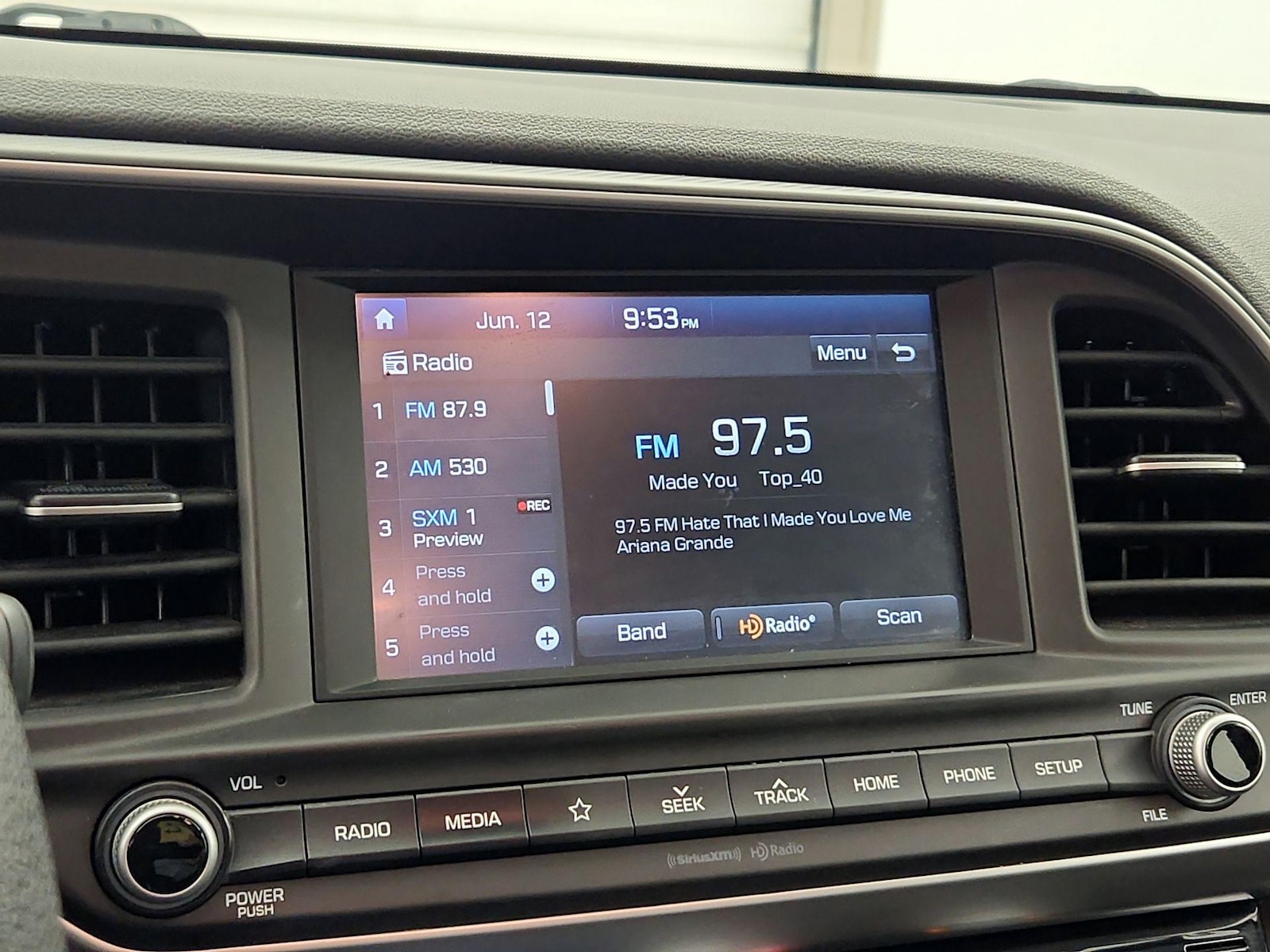 2020 Hyundai Elantra SEL - Photo 16