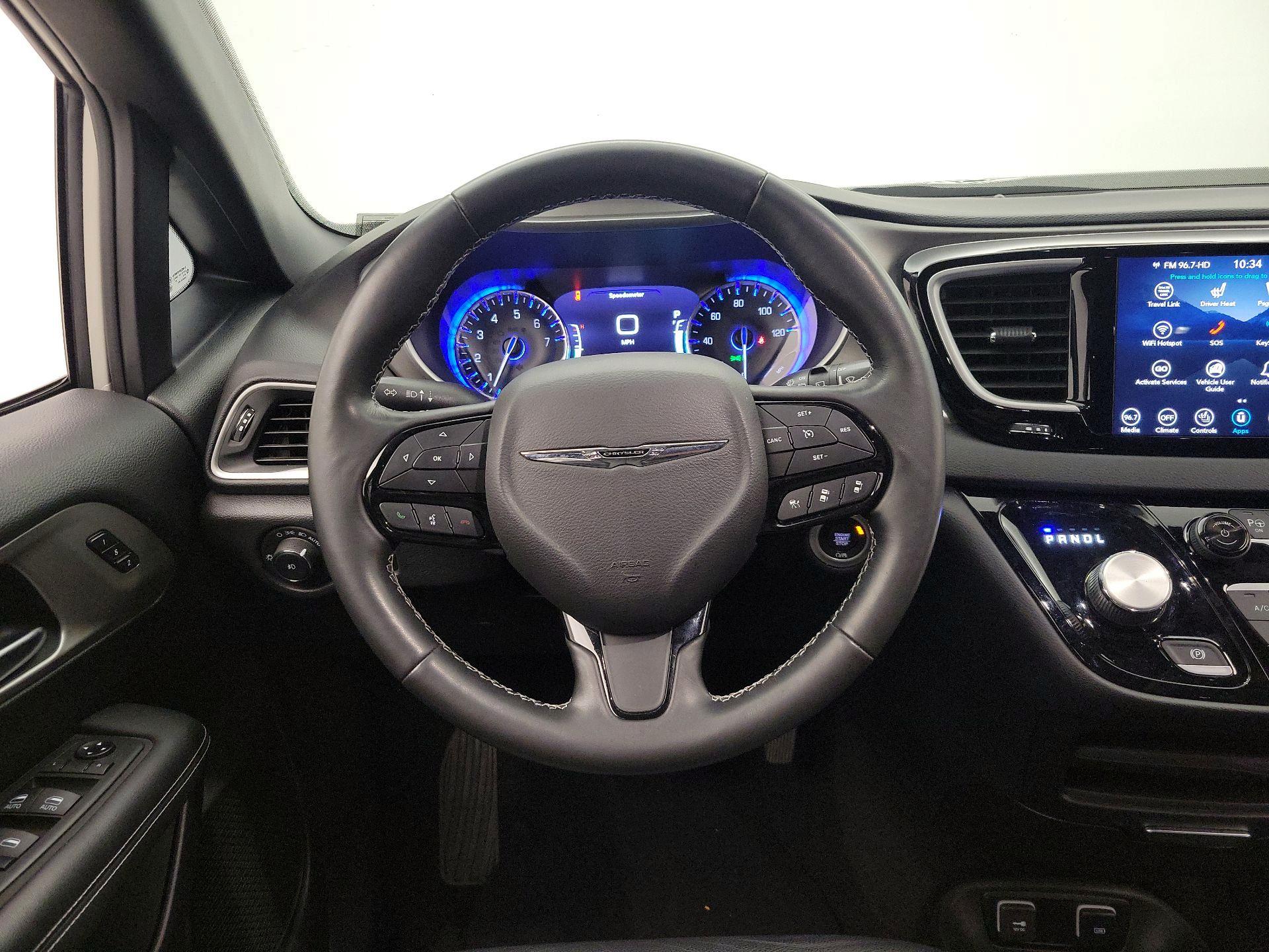 Thumbnail: 2020 Chrysler Pacifica - 10
