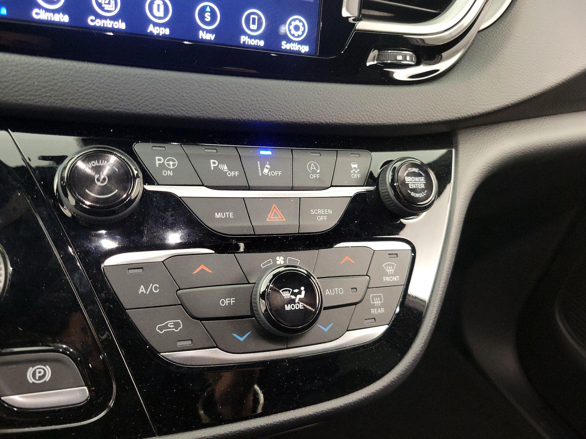 Thumbnail: 2020 Chrysler Pacifica - 17
