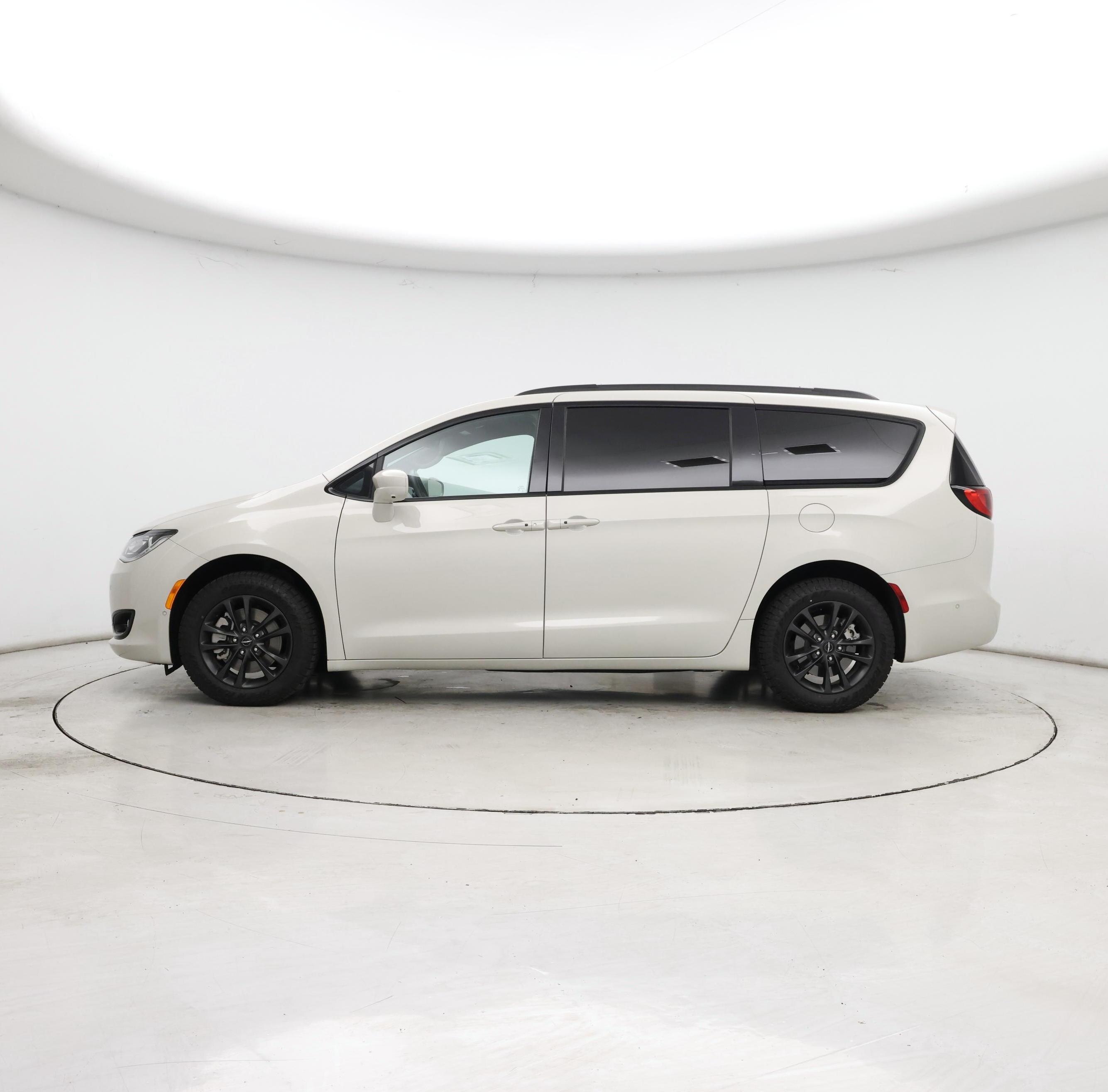 Thumbnail: 2020 Chrysler Pacifica - 3