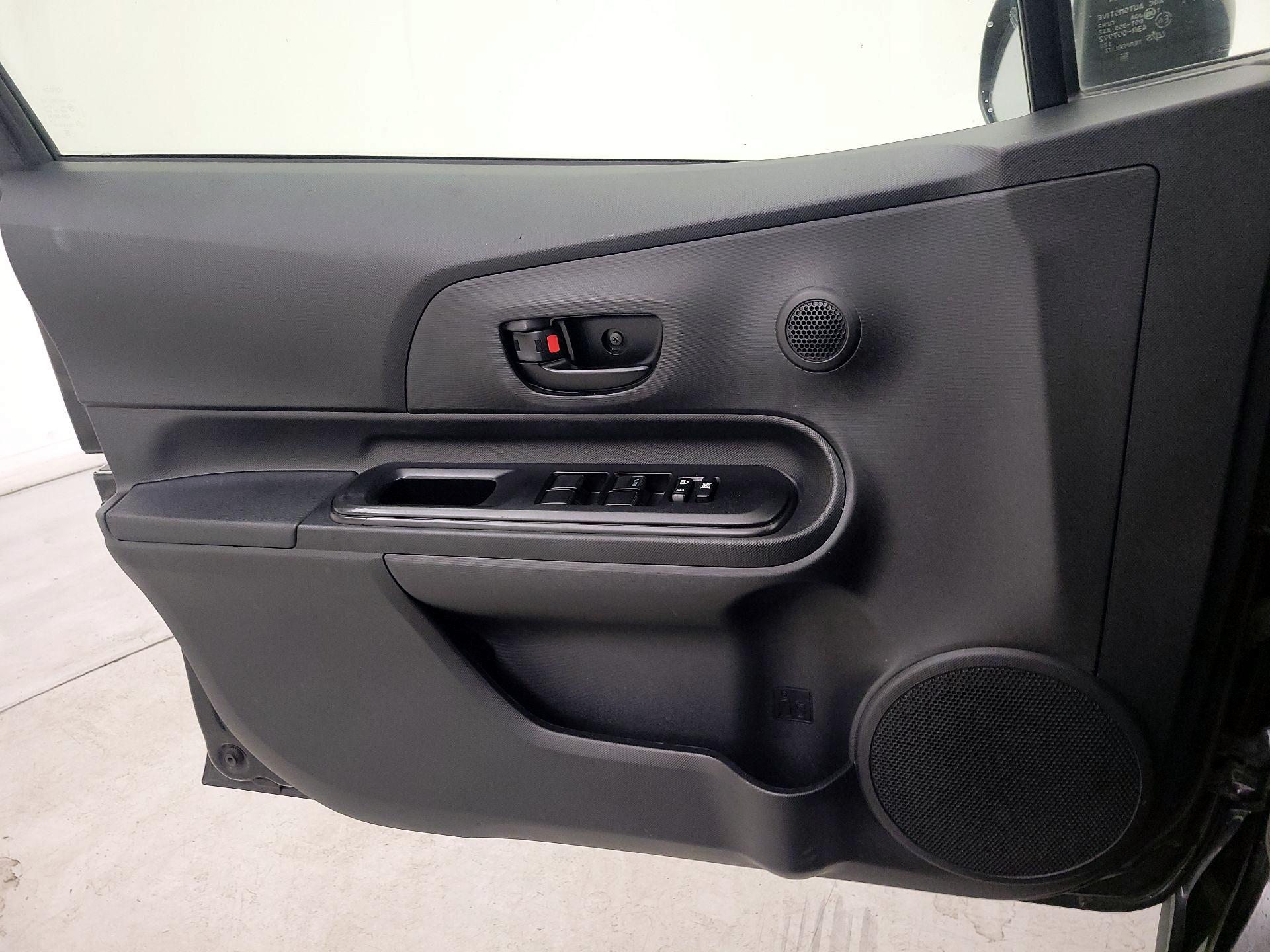 Thumbnail: 2017 Toyota Prius c - 12