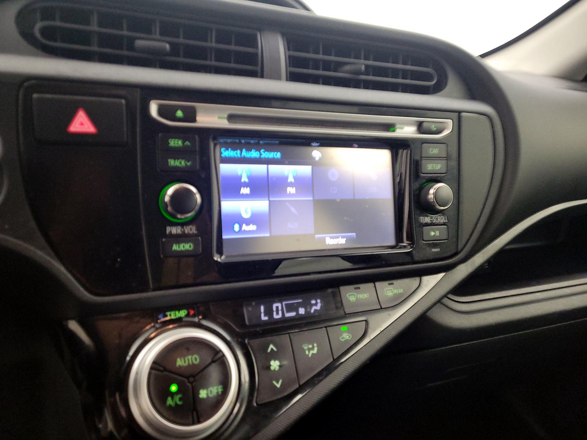 Thumbnail: 2017 Toyota Prius c - 14