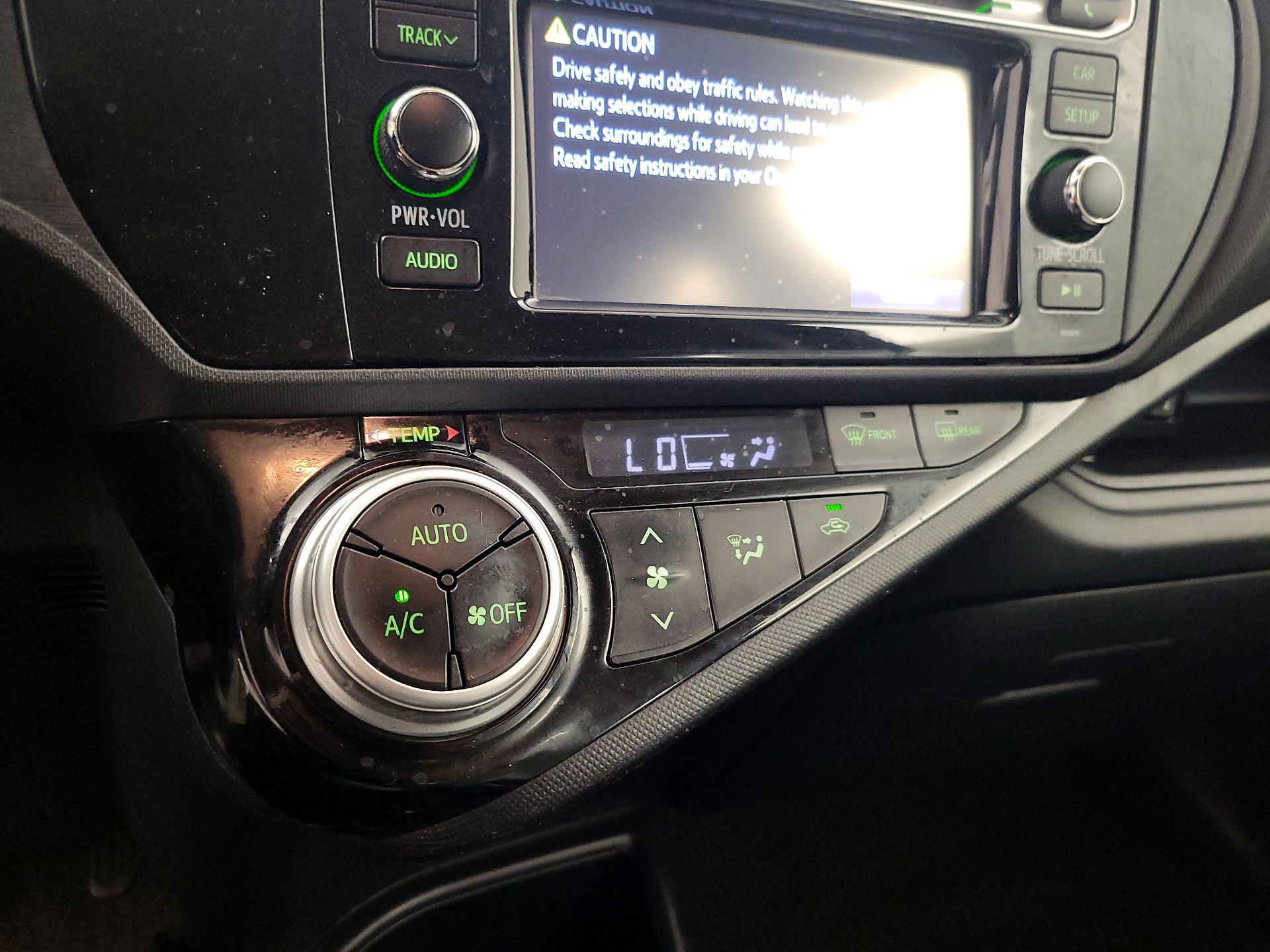 Thumbnail: 2017 Toyota Prius c - 15