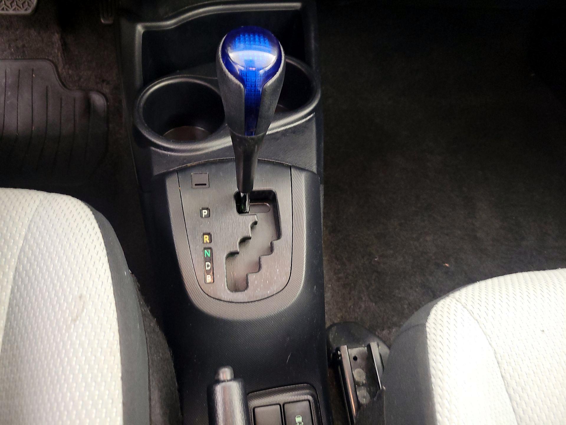 Thumbnail: 2017 Toyota Prius c - 16