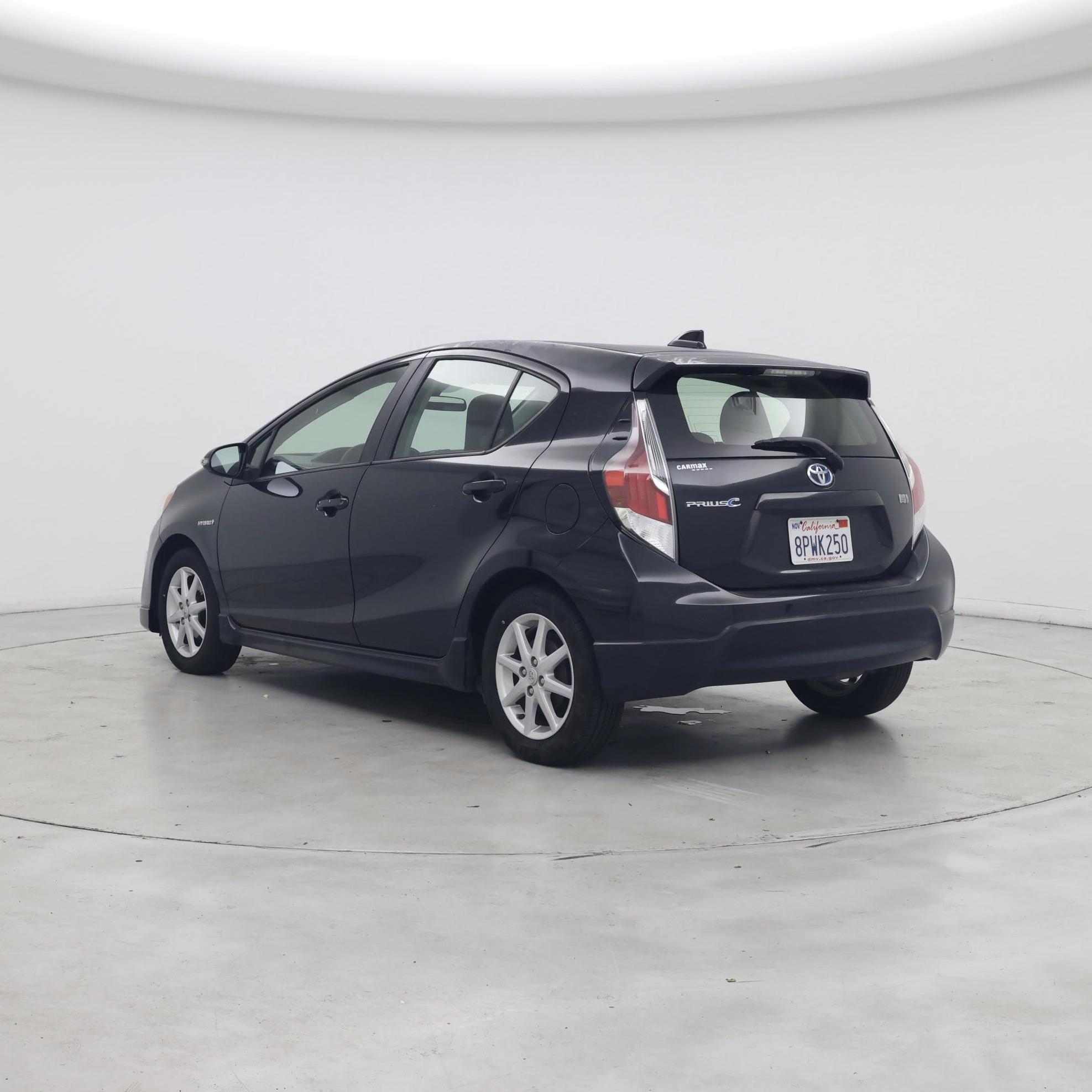 Thumbnail: 2017 Toyota Prius c - 2