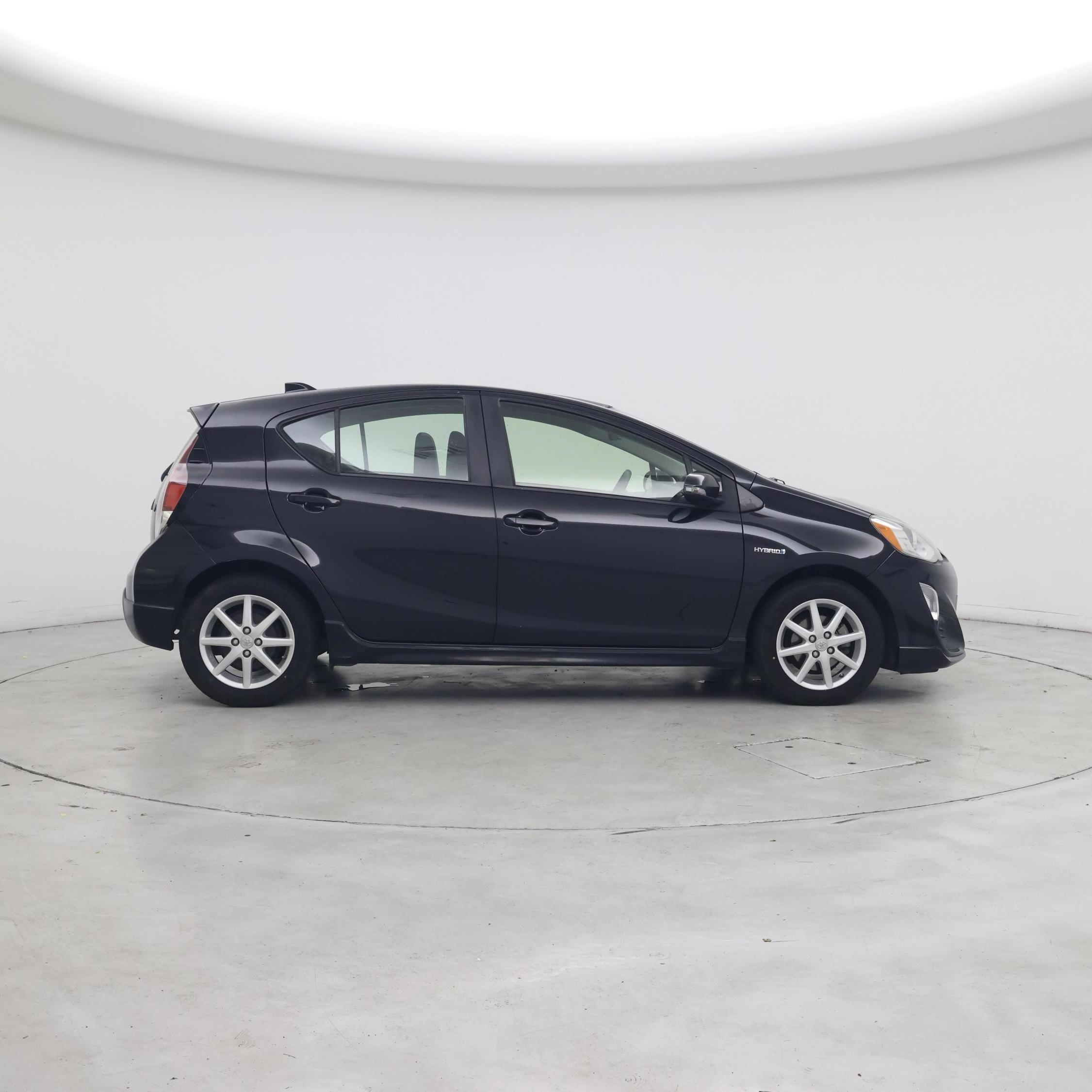 Thumbnail: 2017 Toyota Prius c - 7