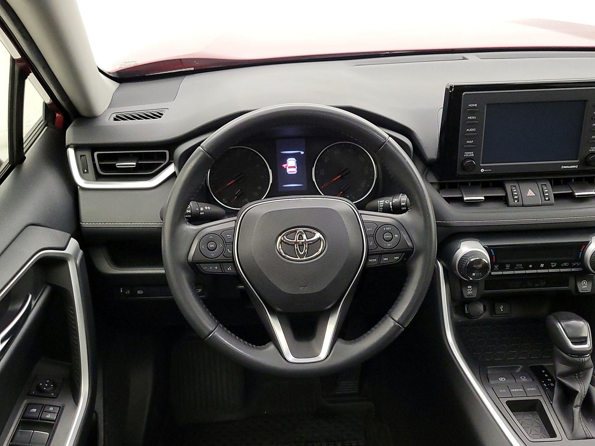 Thumbnail: 2022 Toyota RAV4 - 10