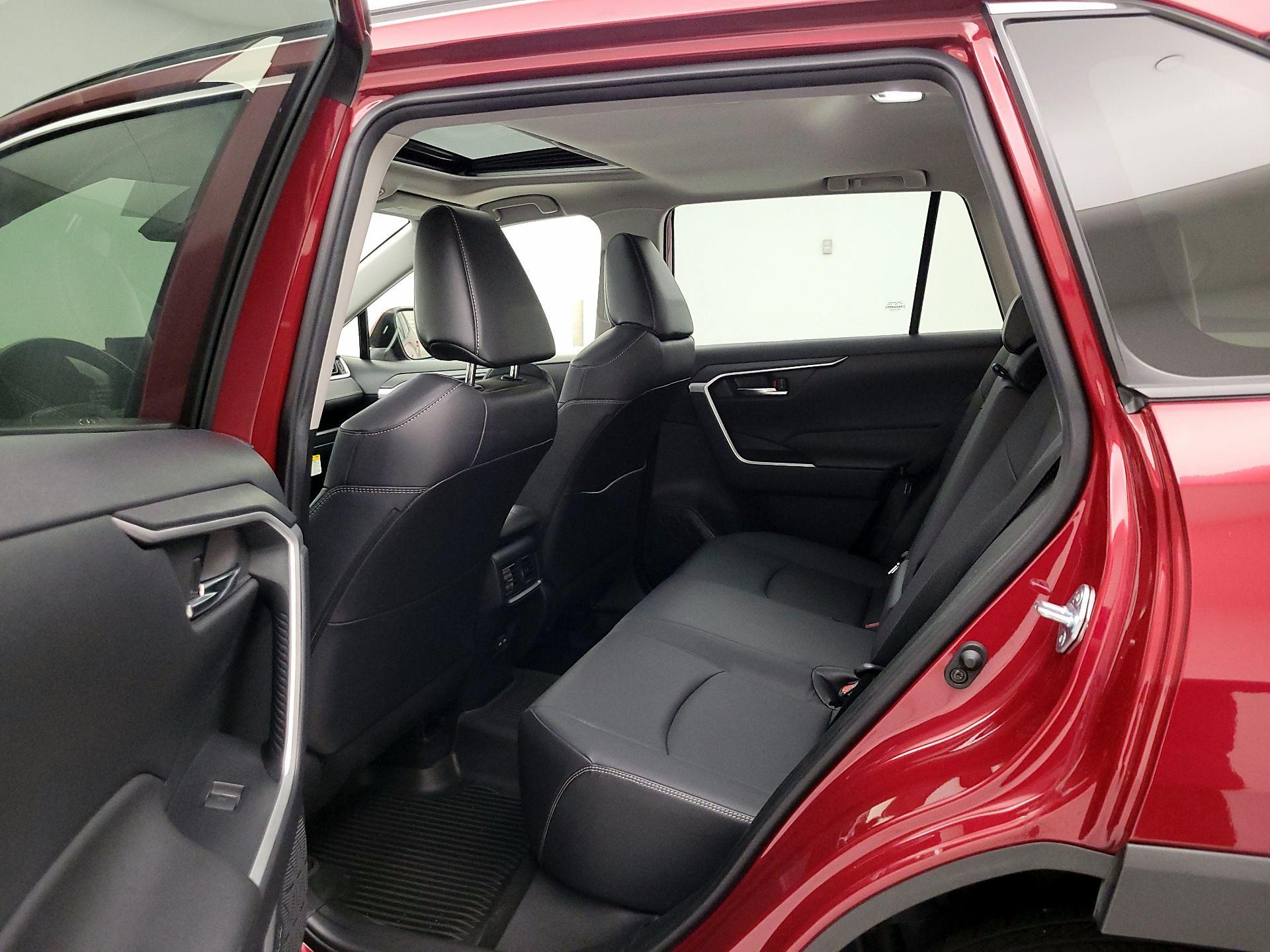 Thumbnail: 2022 Toyota RAV4 - 20