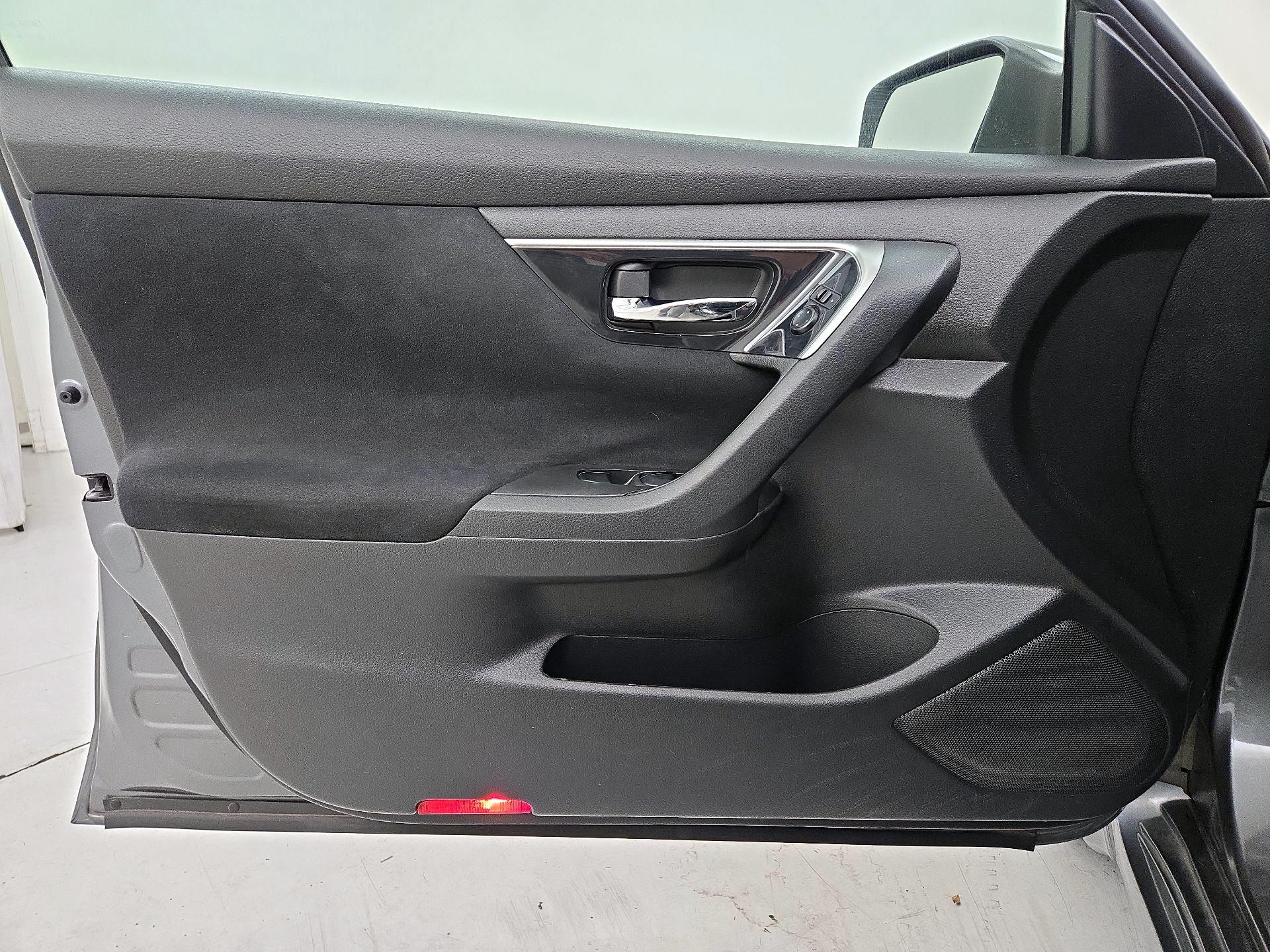 Thumbnail: 2014 Nissan Altima - 12