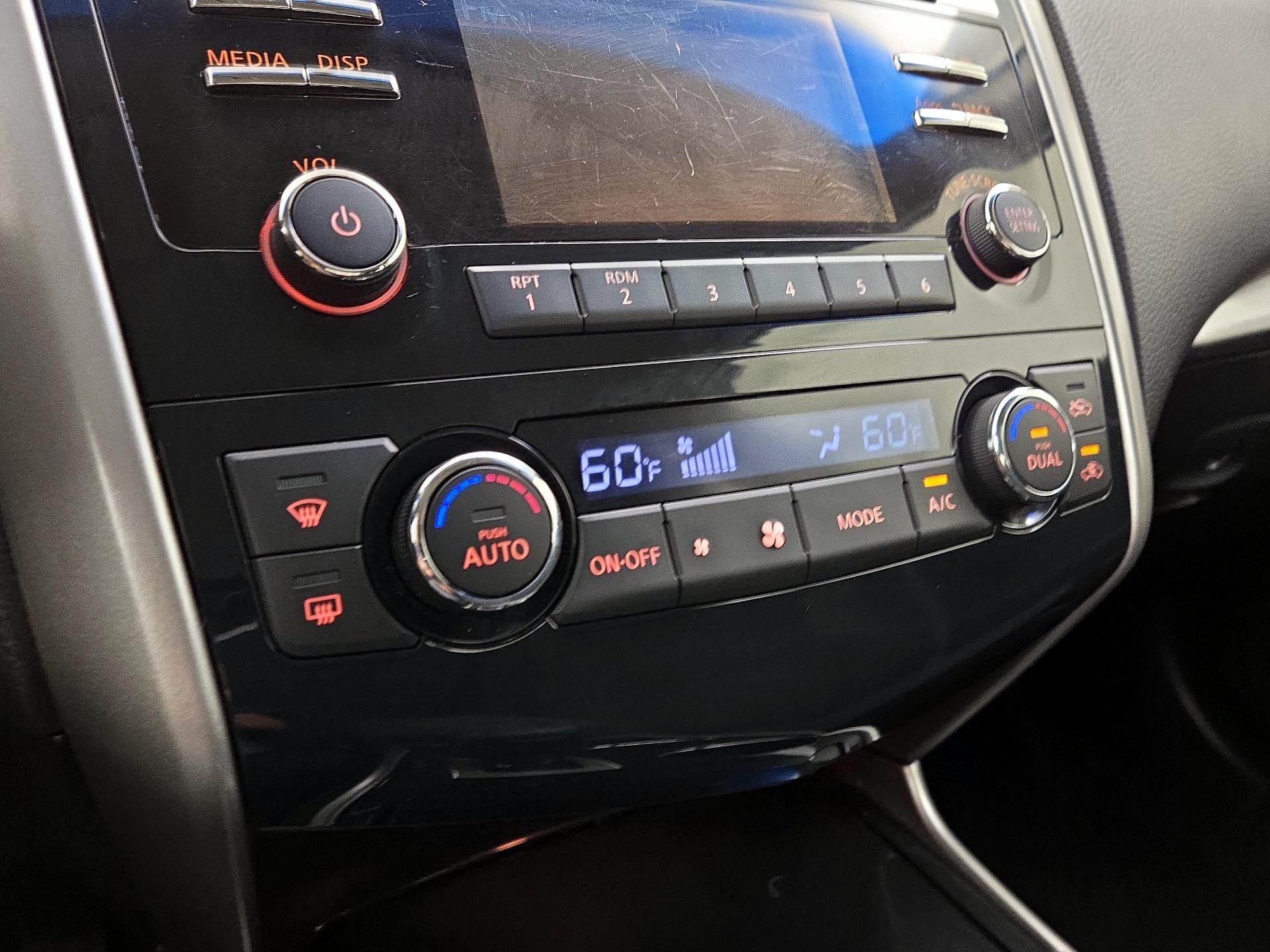 Thumbnail: 2014 Nissan Altima - 16
