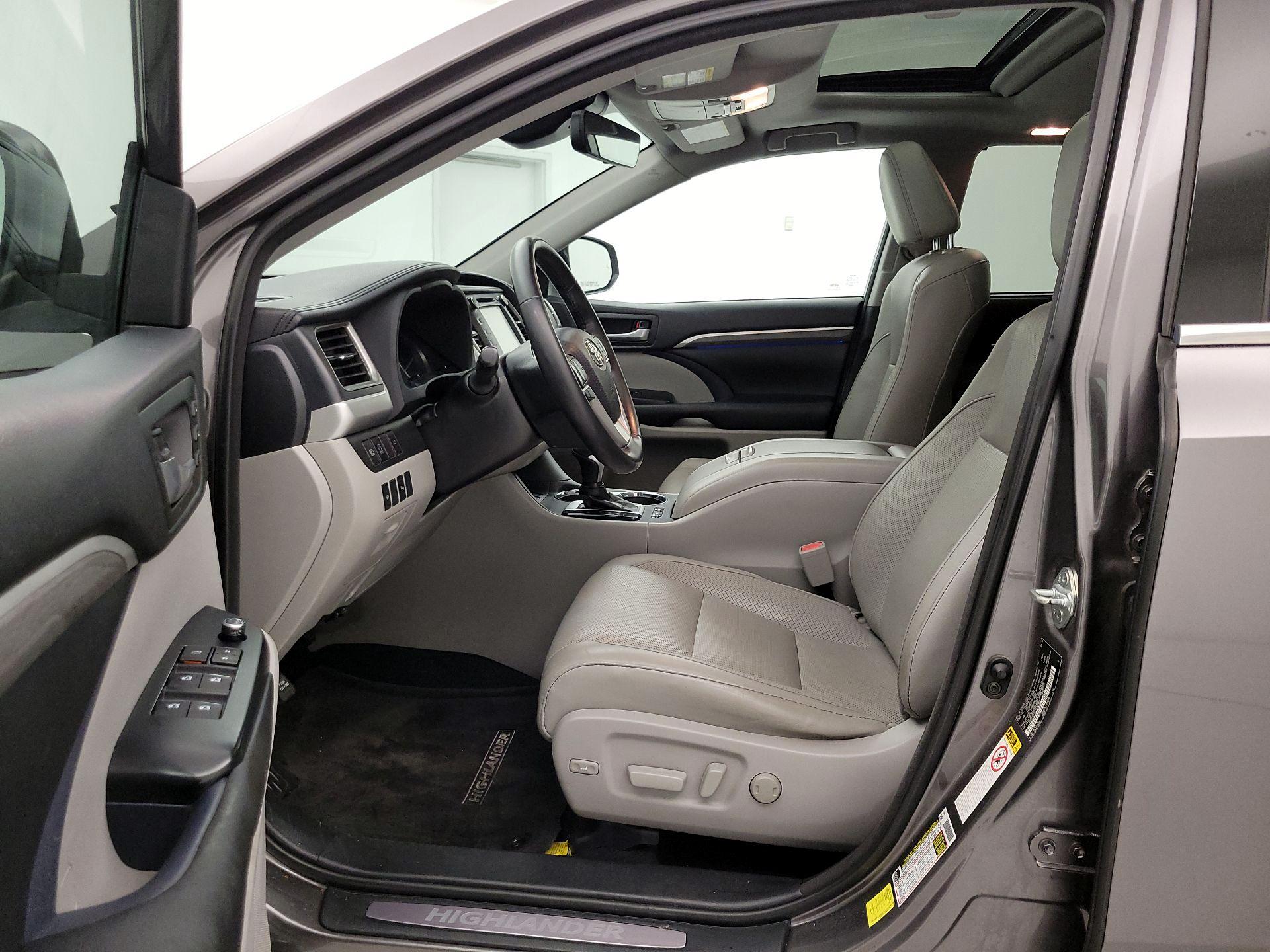 Thumbnail: 2018 Toyota Highlander - 11