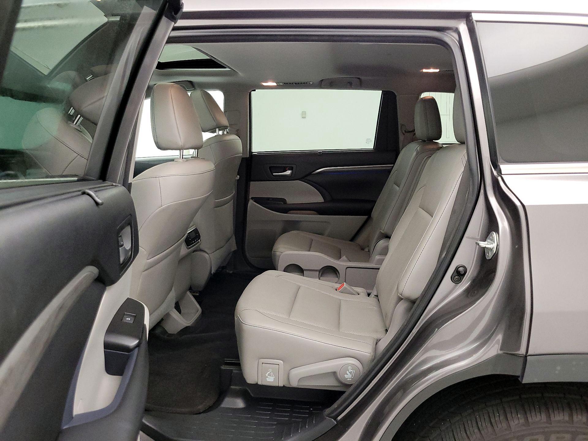 Thumbnail: 2018 Toyota Highlander - 20