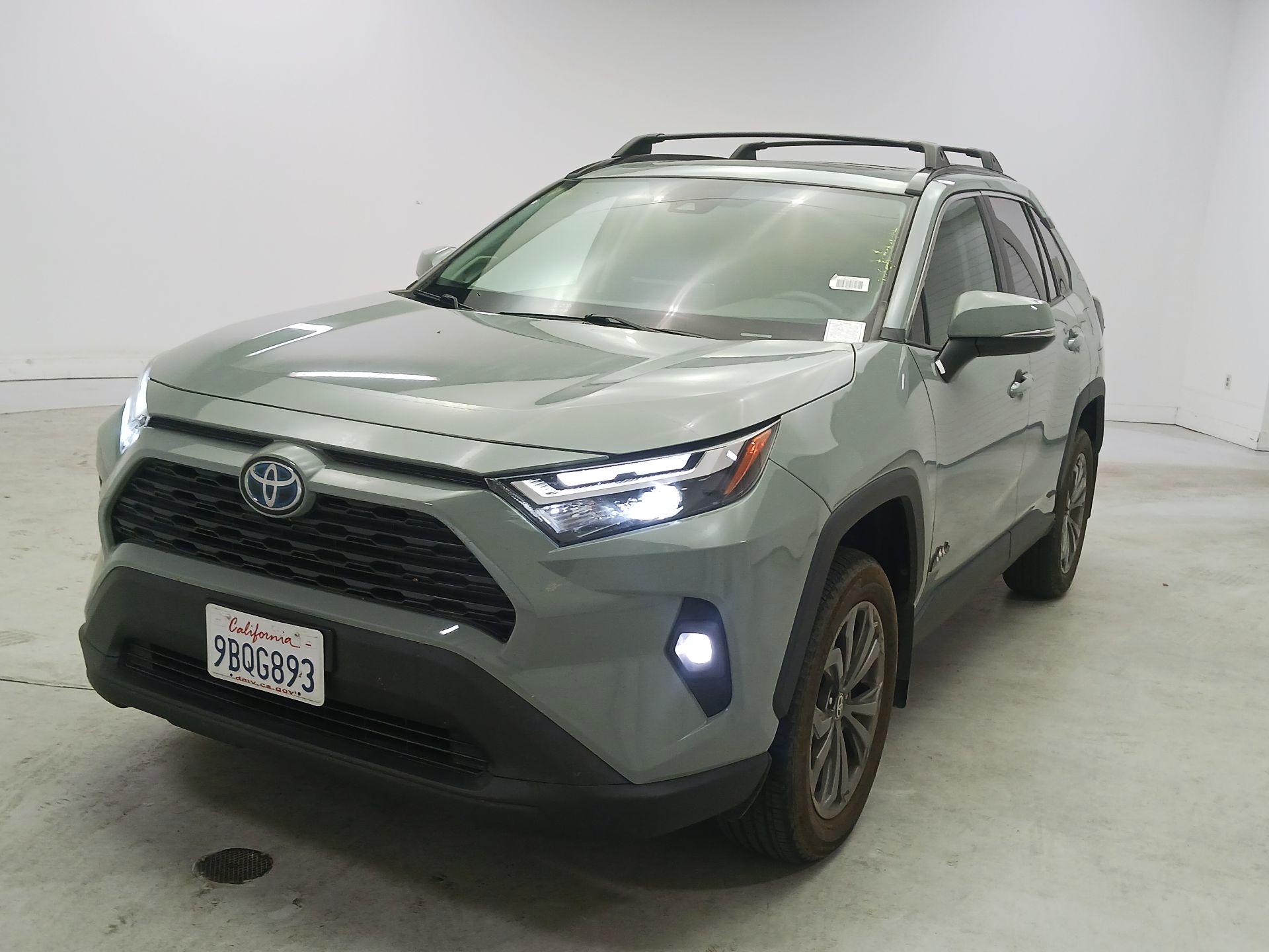 Thumbnail: 2022 Toyota RAV4 - 3