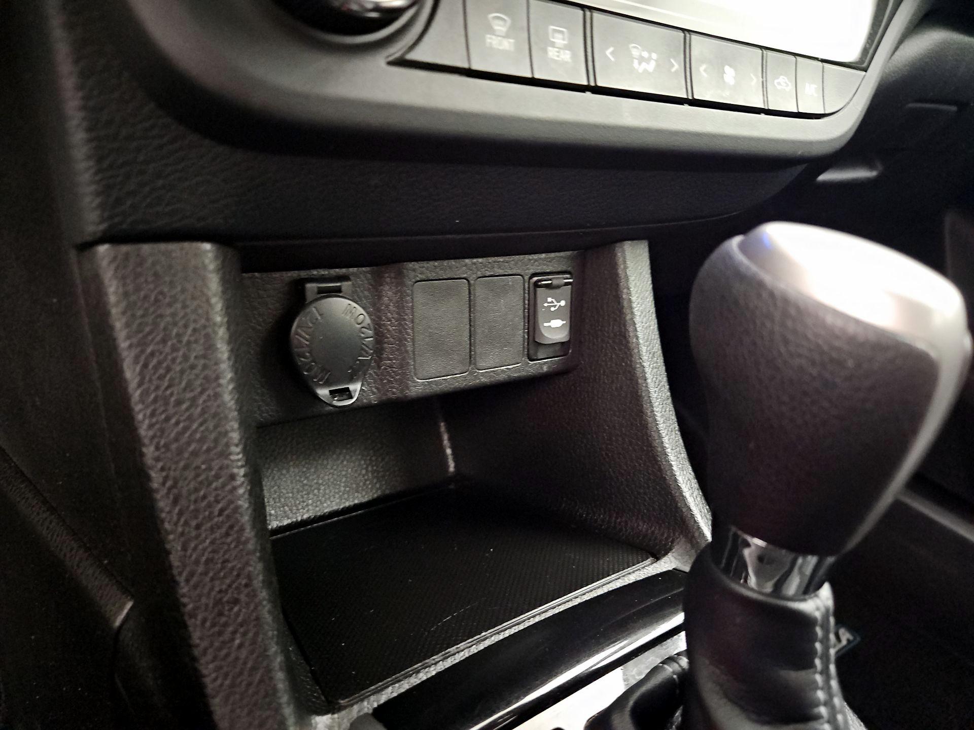 Thumbnail: 2016 Toyota Corolla - 17