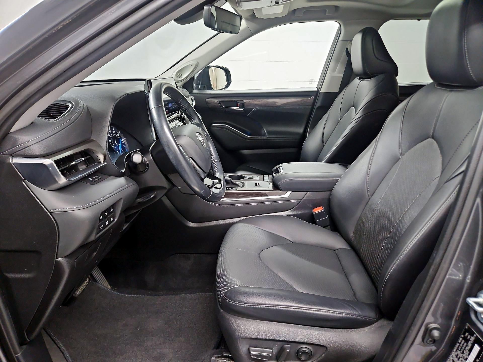 Thumbnail: 2021 Toyota Highlander - 11