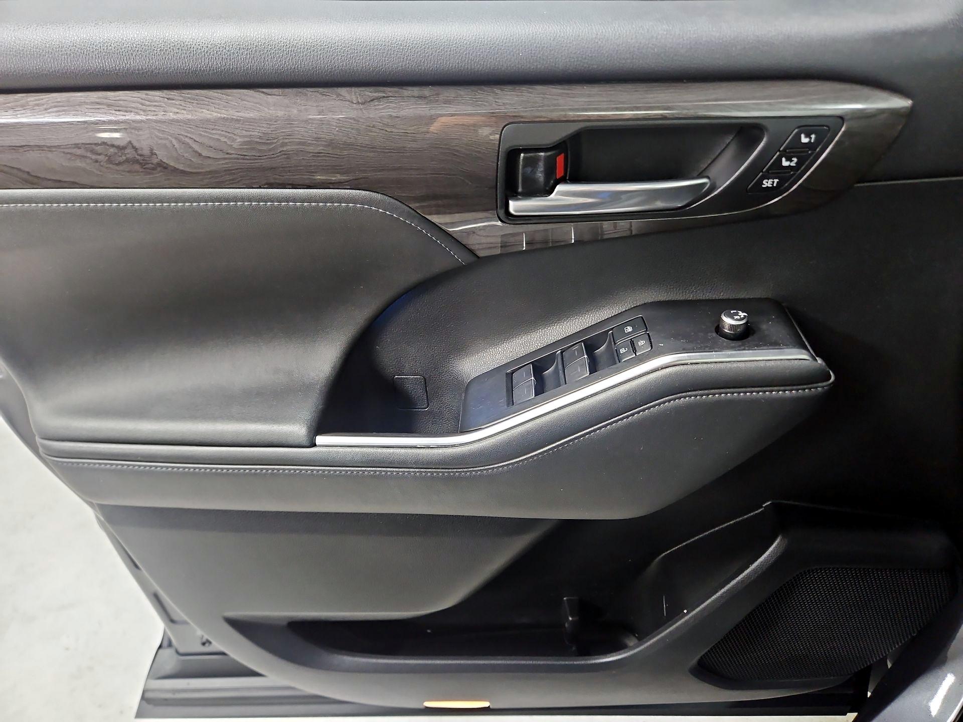 Thumbnail: 2021 Toyota Highlander - 12