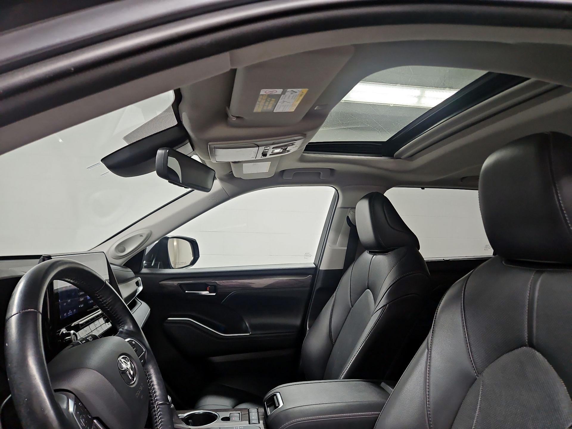 Thumbnail: 2021 Toyota Highlander - 19