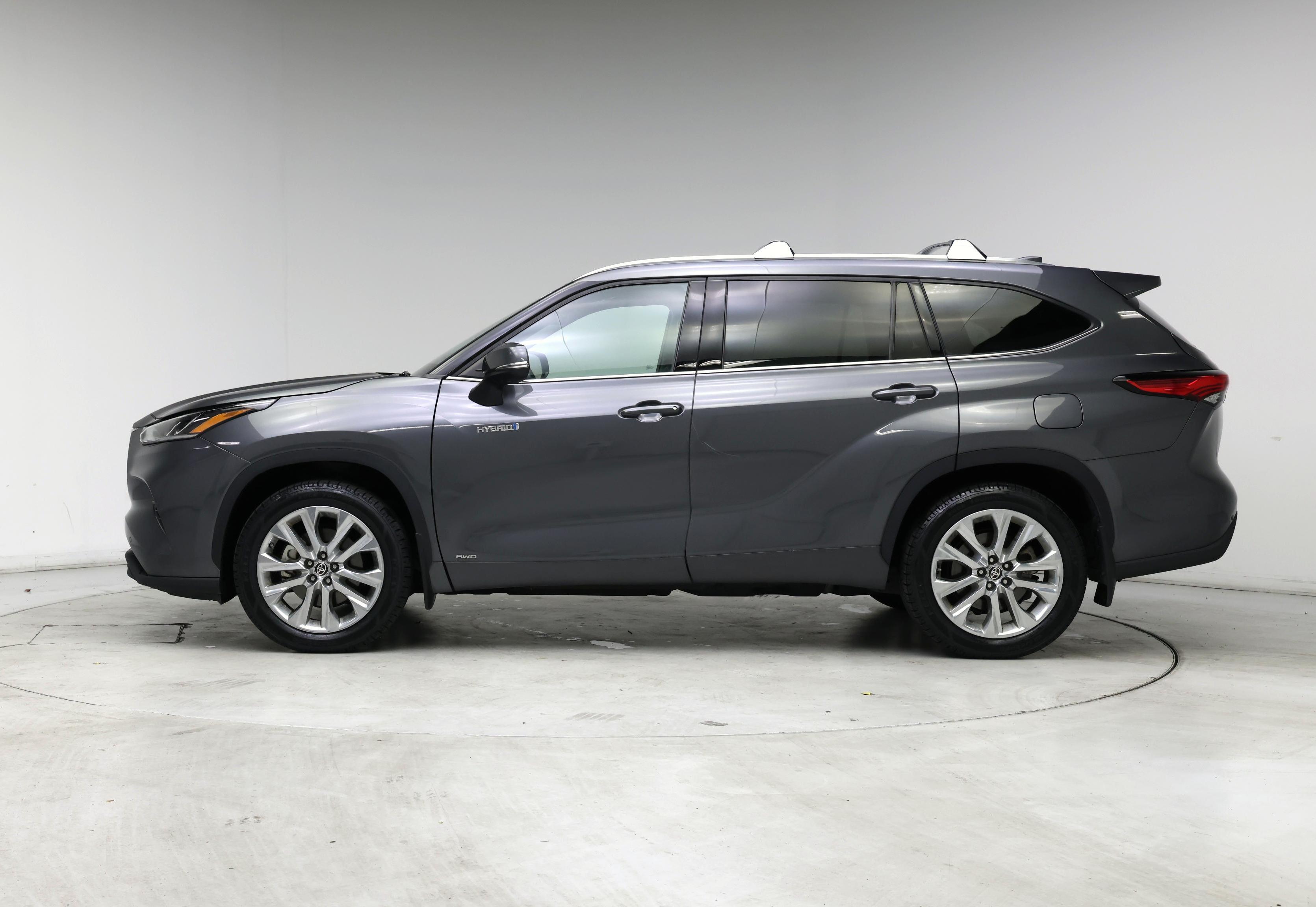 Thumbnail: 2021 Toyota Highlander - 3