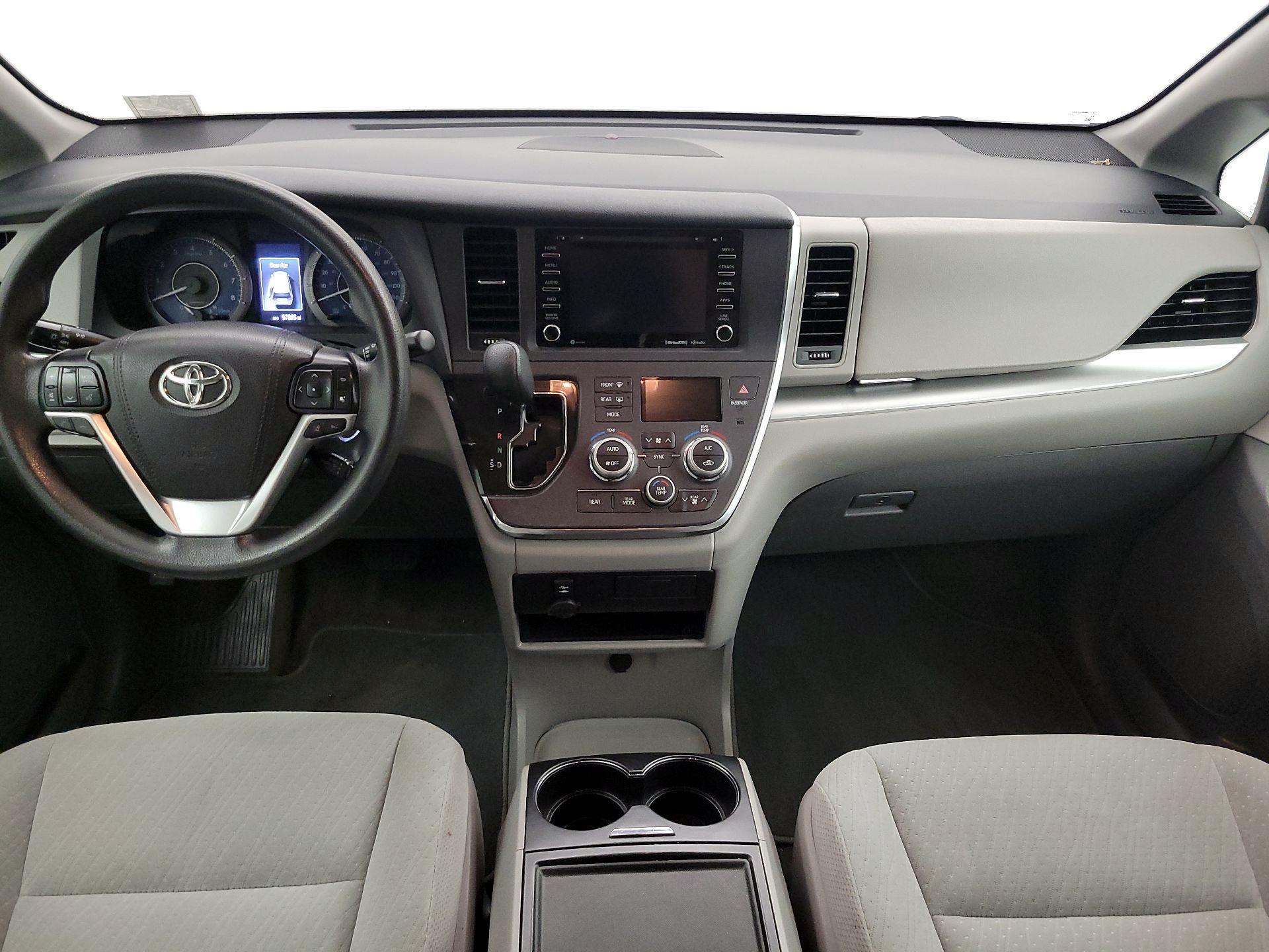 Thumbnail: 2018 Toyota Sienna - 9
