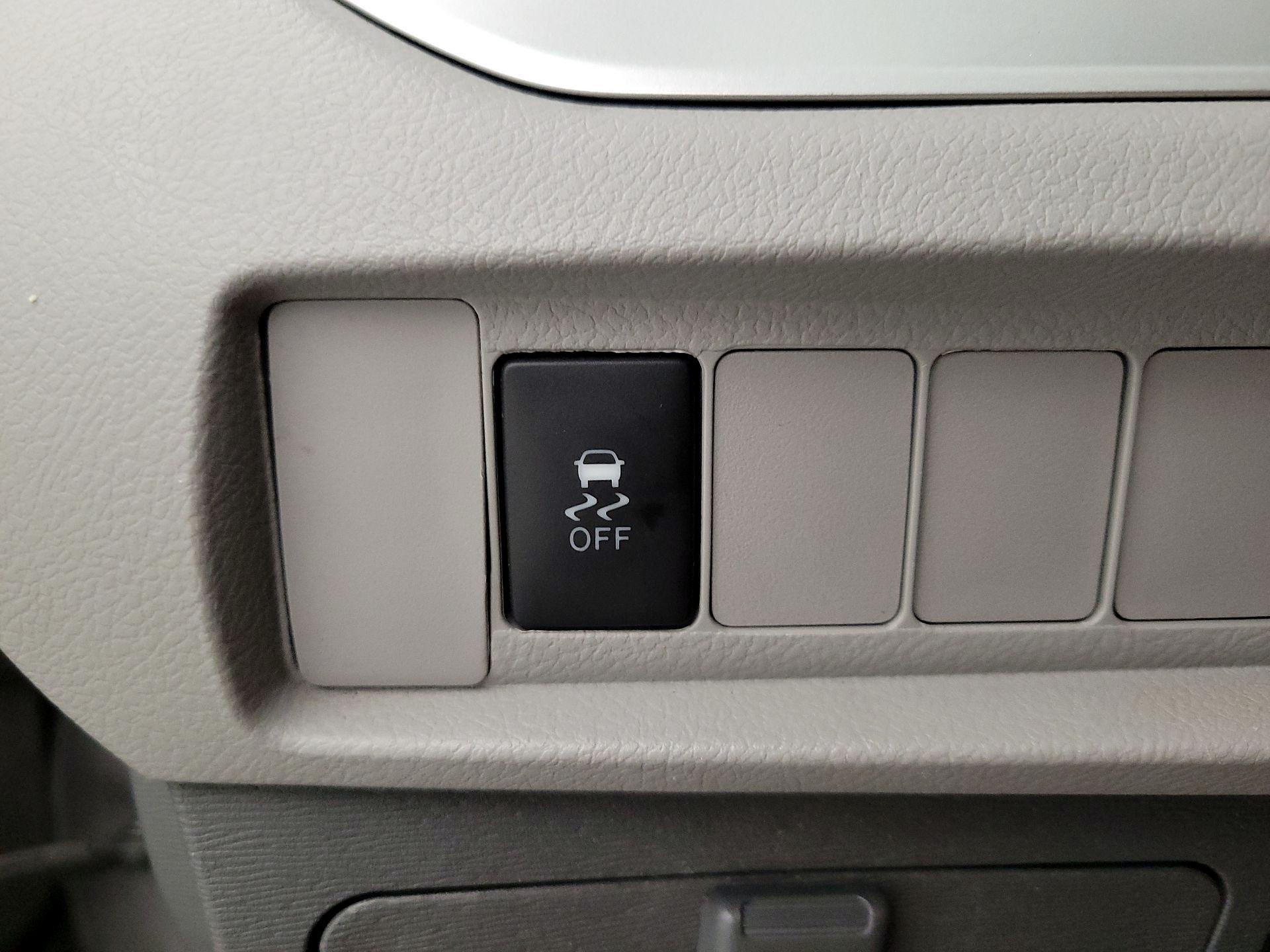 Thumbnail: 2018 Toyota Sienna - 13