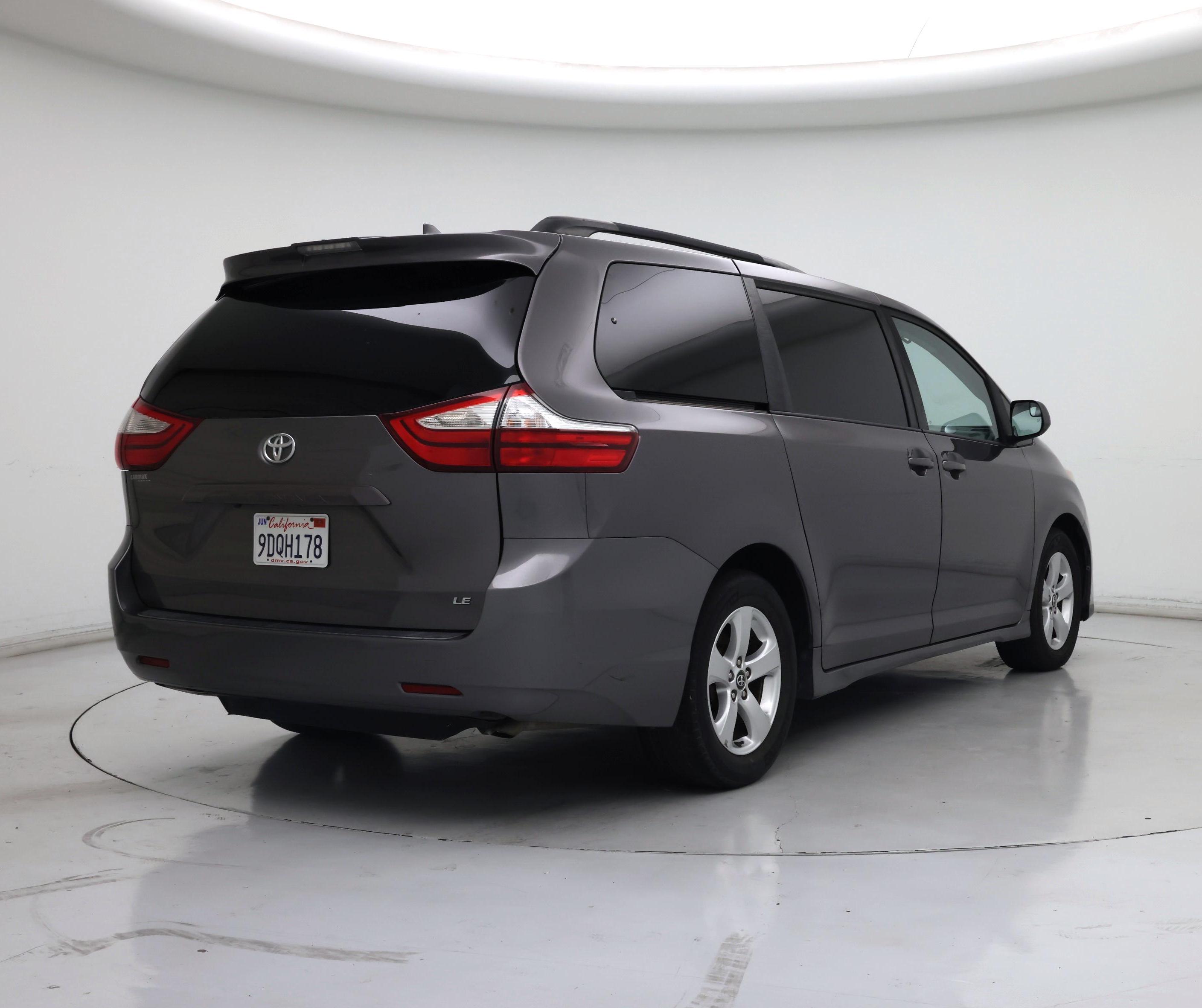 Thumbnail: 2018 Toyota Sienna - 8
