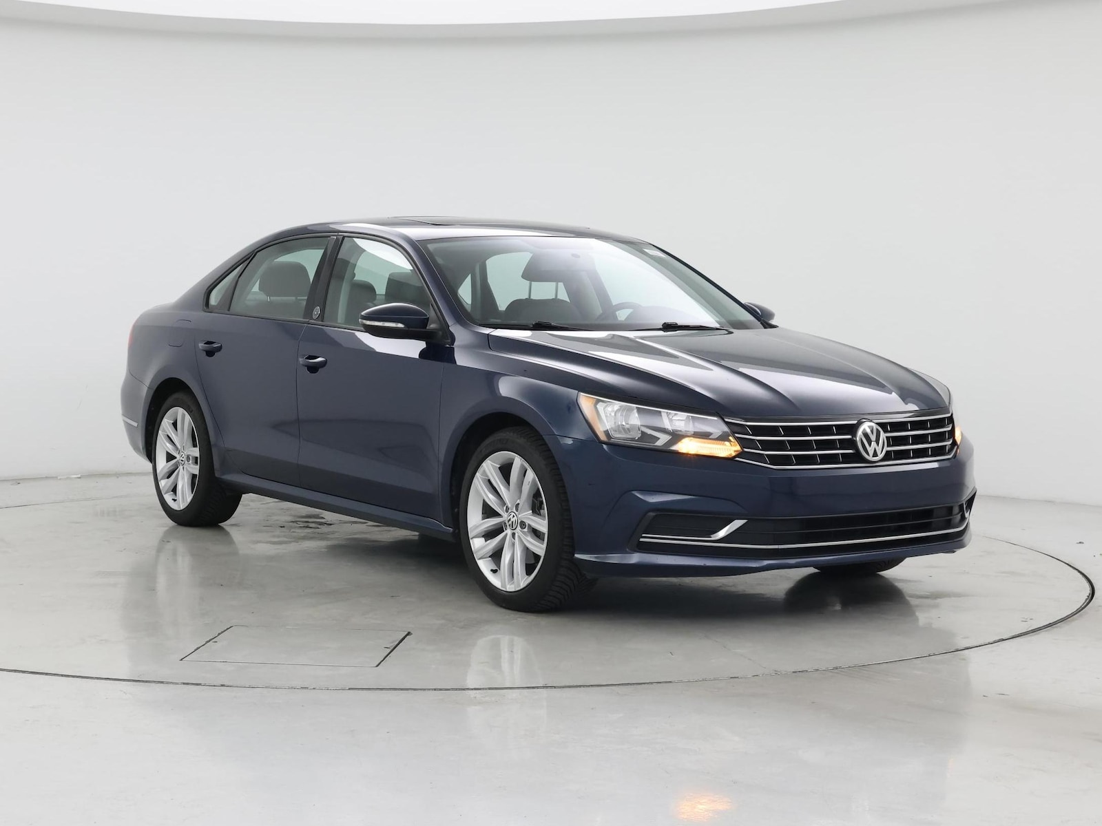 2019 Volkswagen Passat Wolfsburg Edition - Photo 2