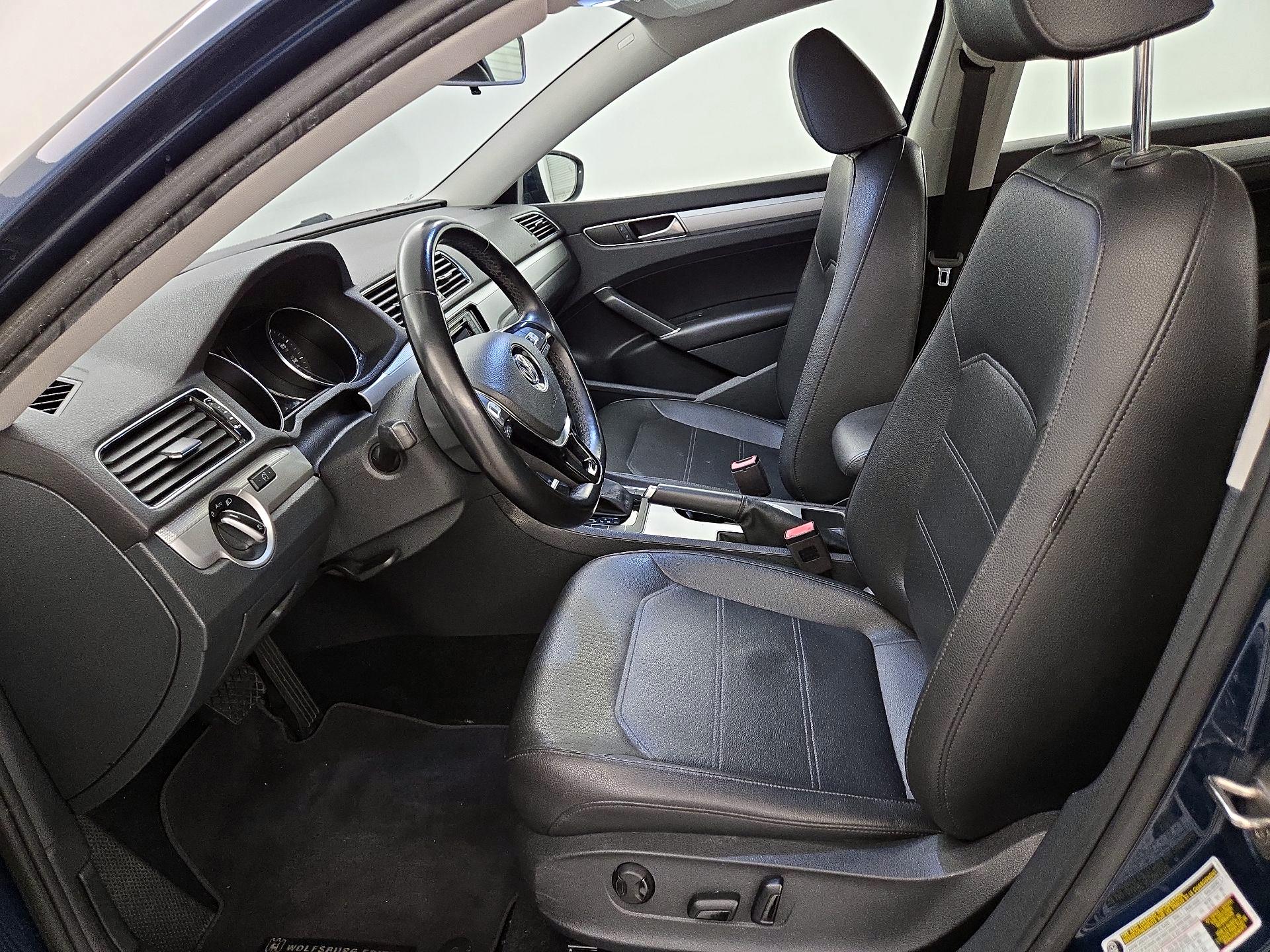 Thumbnail: 2019 Volkswagen Passat - 11