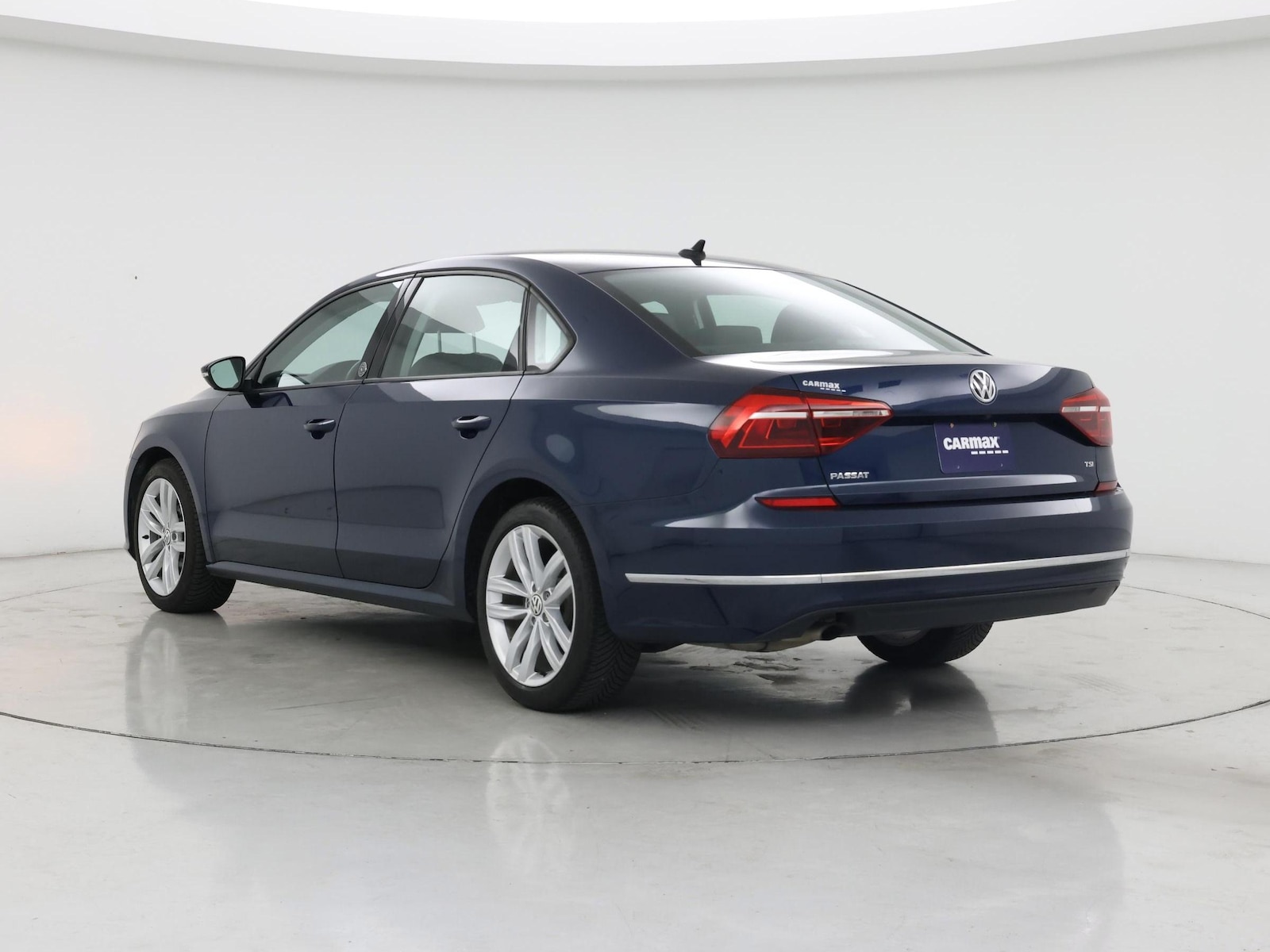 2019 Volkswagen Passat Wolfsburg Edition - Photo 3