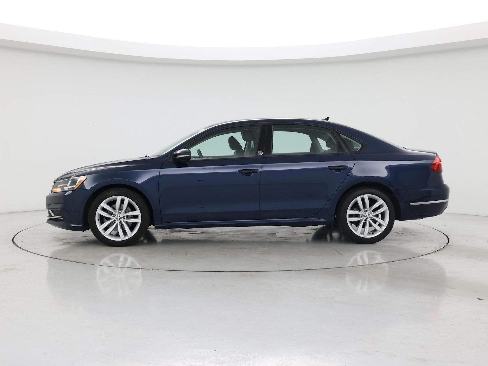 2019 Volkswagen Passat Wolfsburg Edition - Photo 4