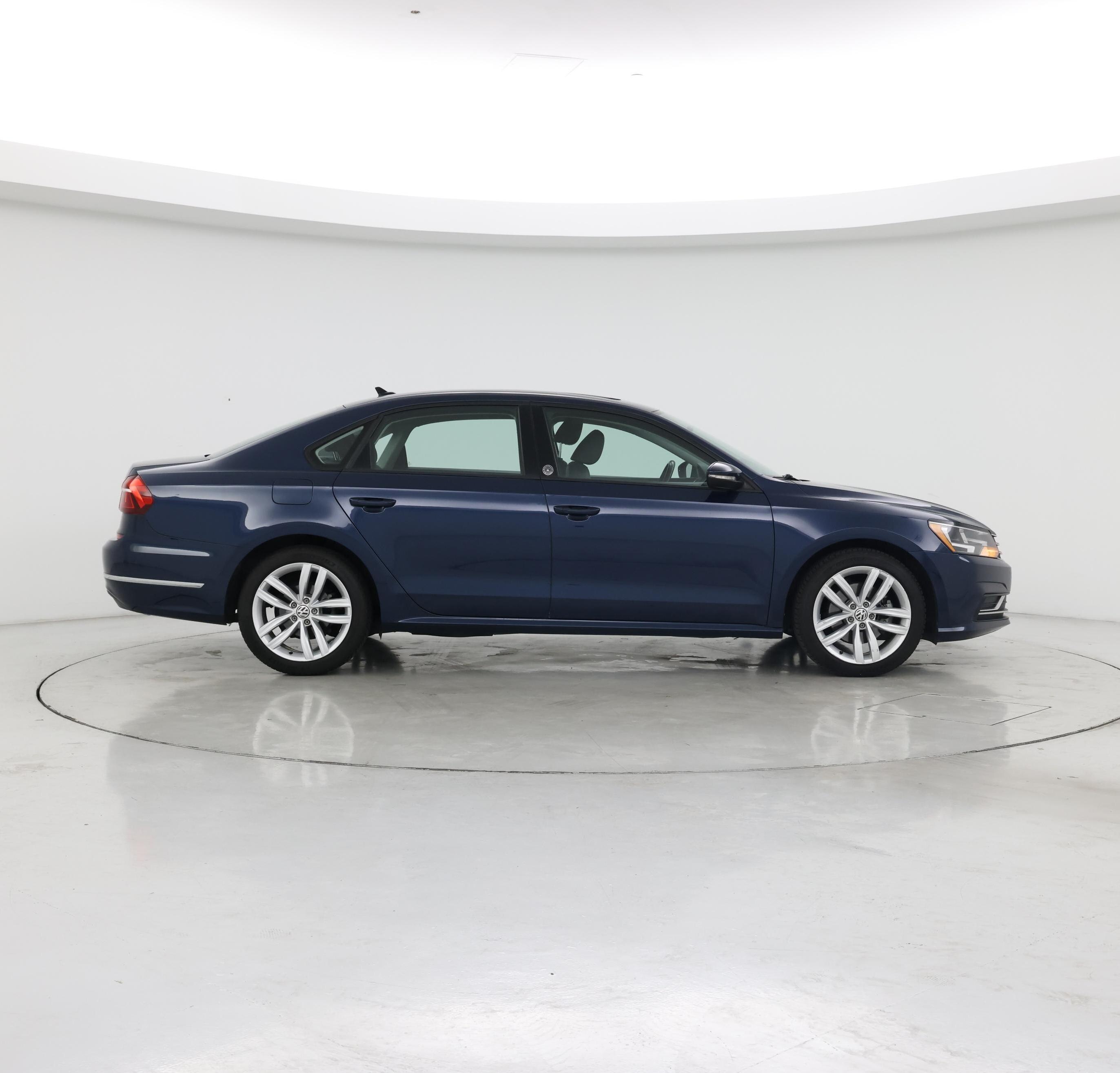 Thumbnail: 2019 Volkswagen Passat - 7