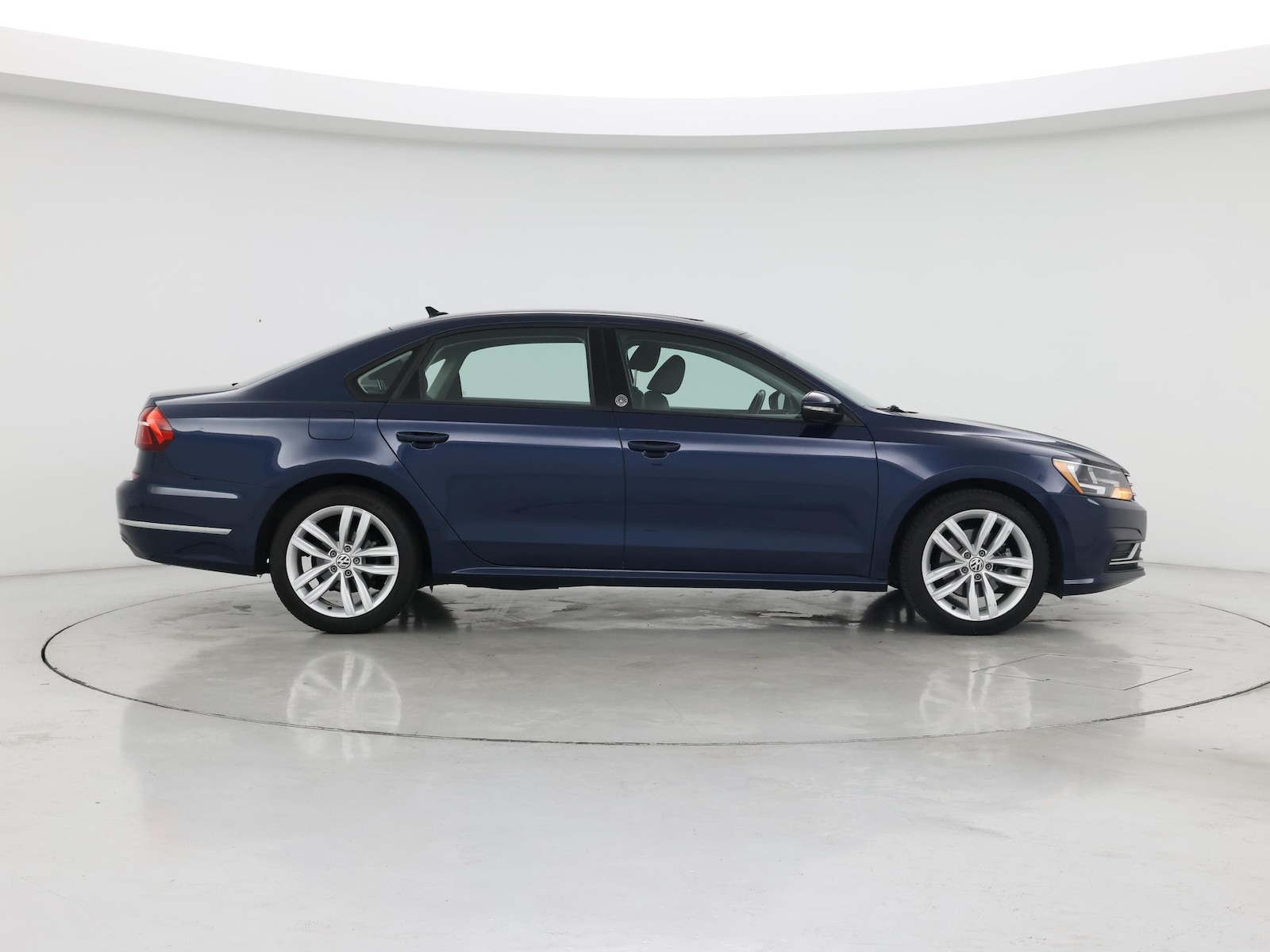 2019 Volkswagen Passat Wolfsburg Edition - Photo 8
