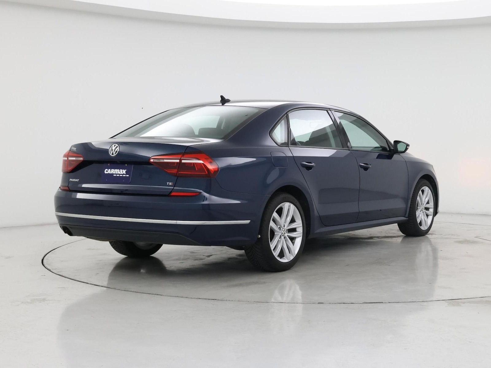 2019 Volkswagen Passat Wolfsburg Edition - Photo 9