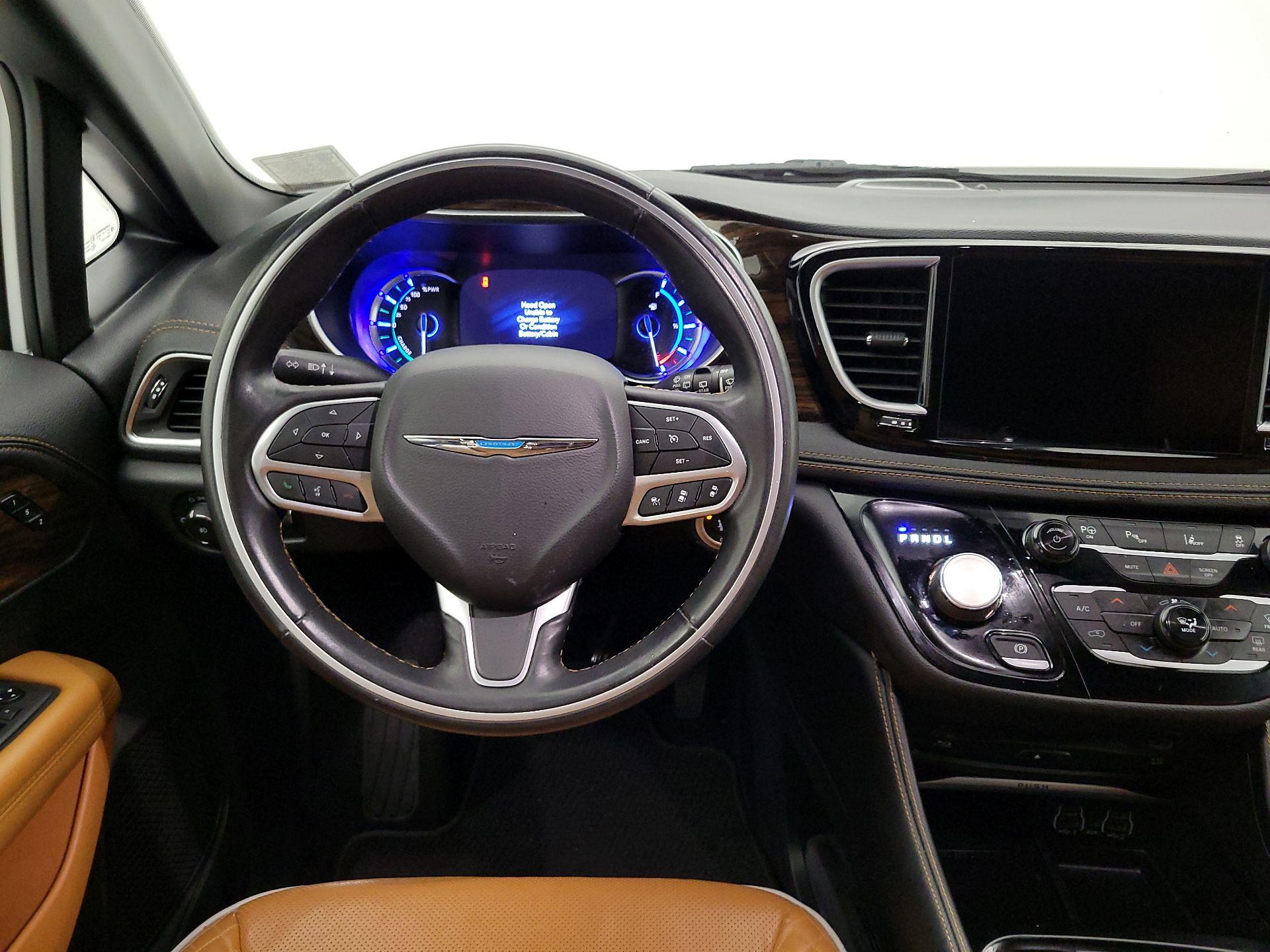 Thumbnail: 2021 Chrysler Pacifica - 10