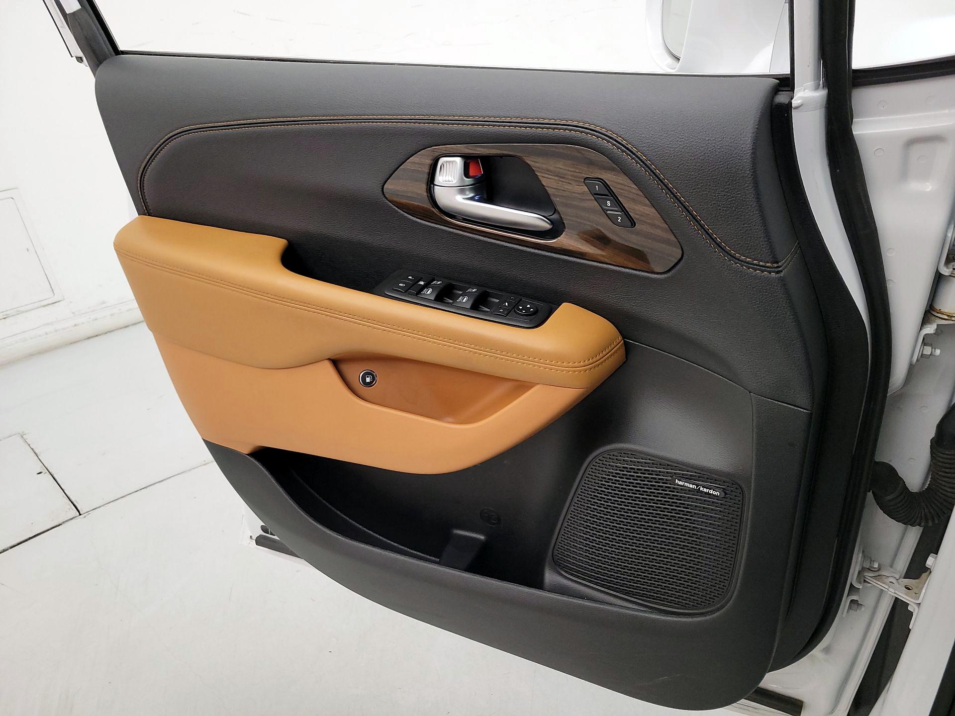 Thumbnail: 2021 Chrysler Pacifica - 12