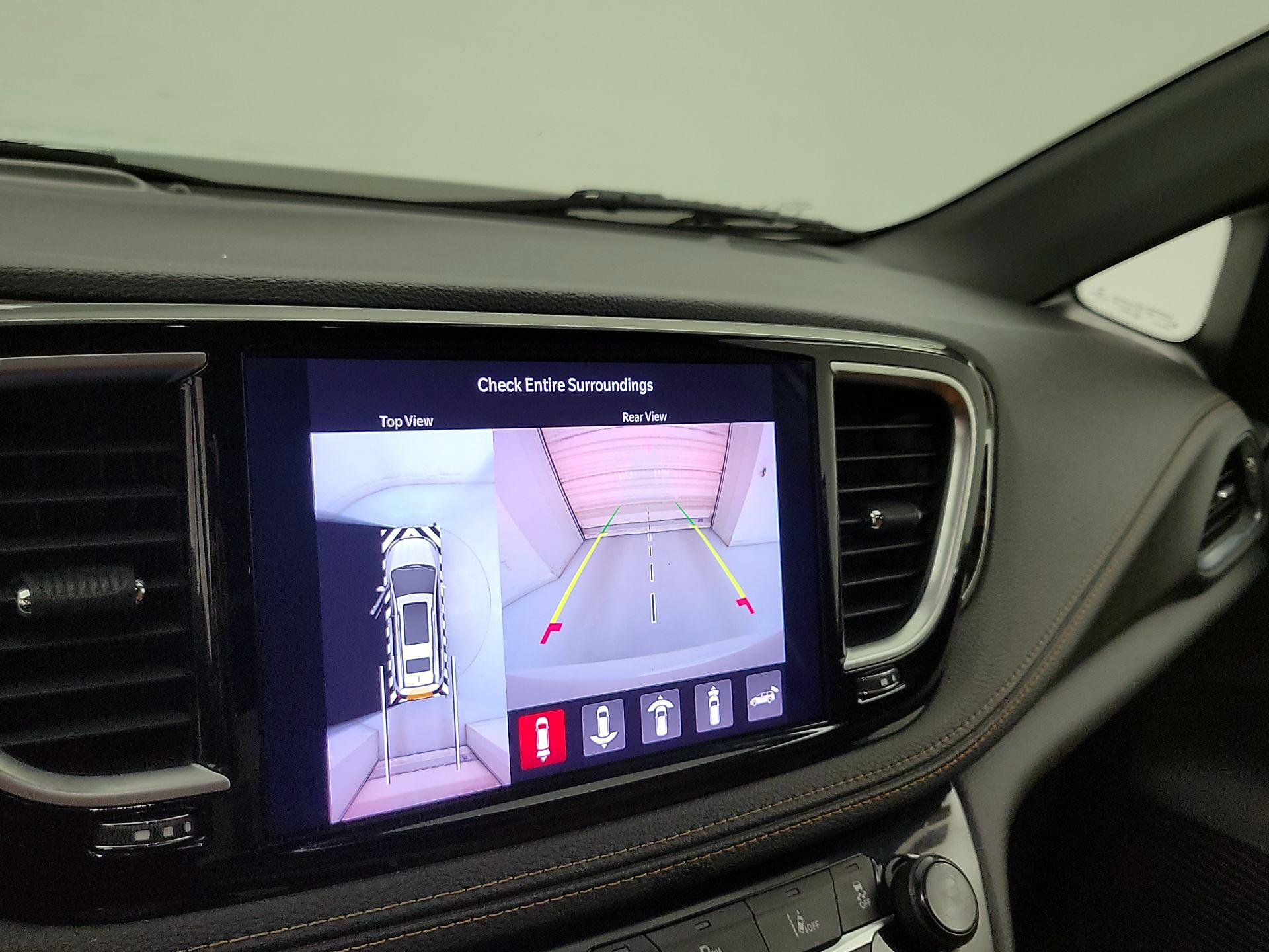 Thumbnail: 2021 Chrysler Pacifica - 14